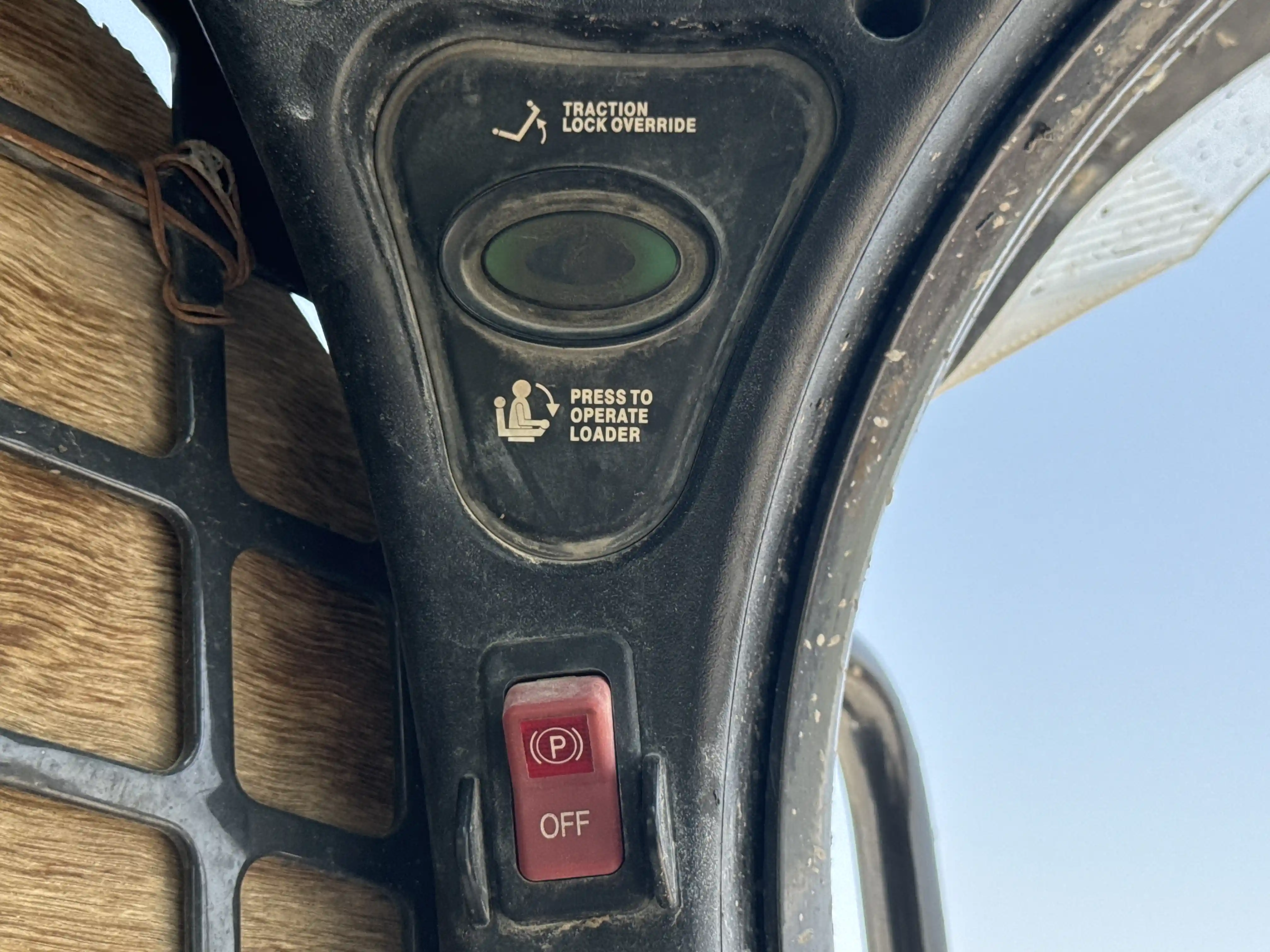 SSL-005-Bobcat-S510-skid-steer-loader-inspection-cabin-electronic-instrument-board-2