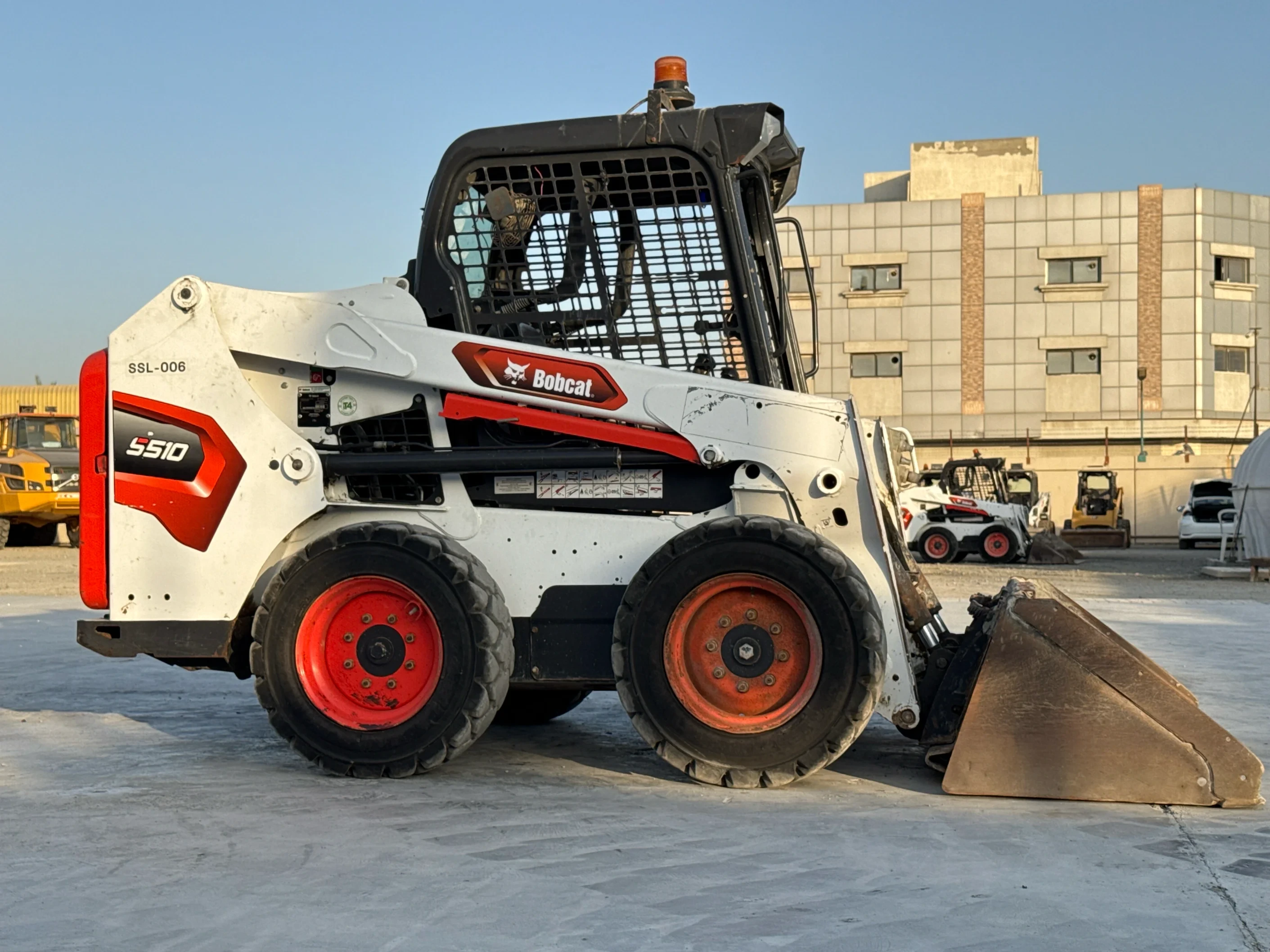 SSL-006-Bobcat-S510-skid-steer-loader-inspection-structure-paint-1
