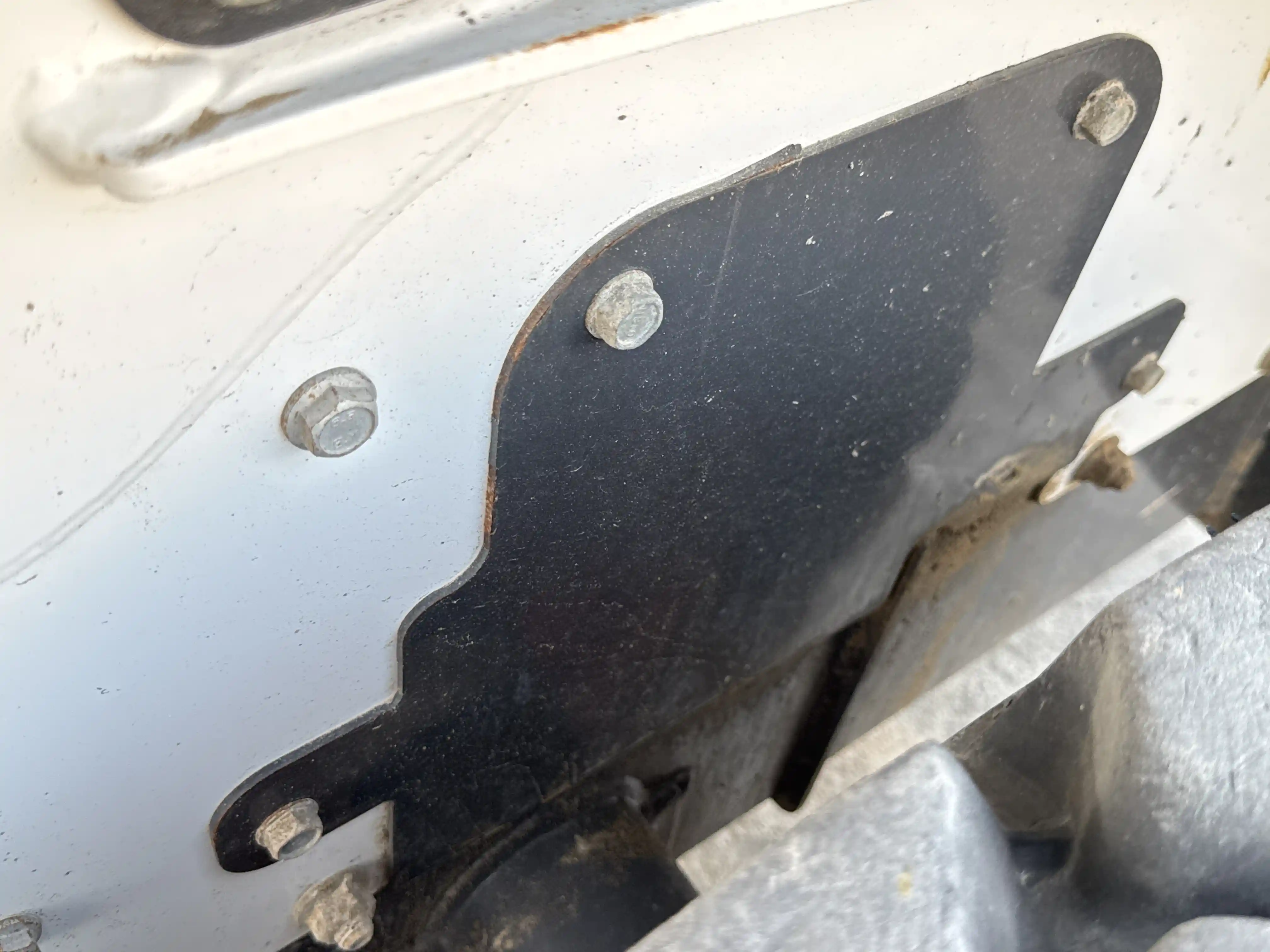 SSL-006-Bobcat-S510-skid-steer-loader-inspection-structure-sheet-metal-fiberglass-1