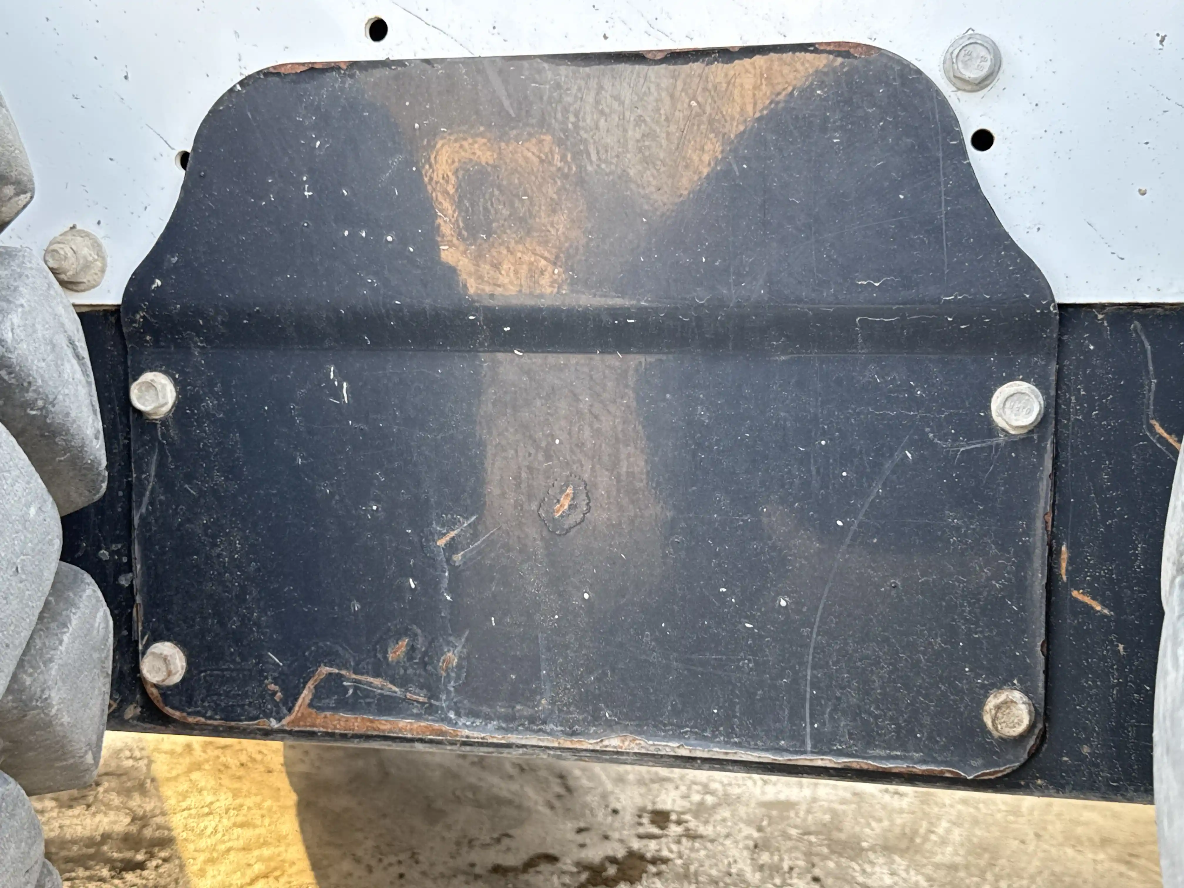 SSL-006-Bobcat-S510-skid-steer-loader-inspection-structure-sheet-metal-fiberglass-2