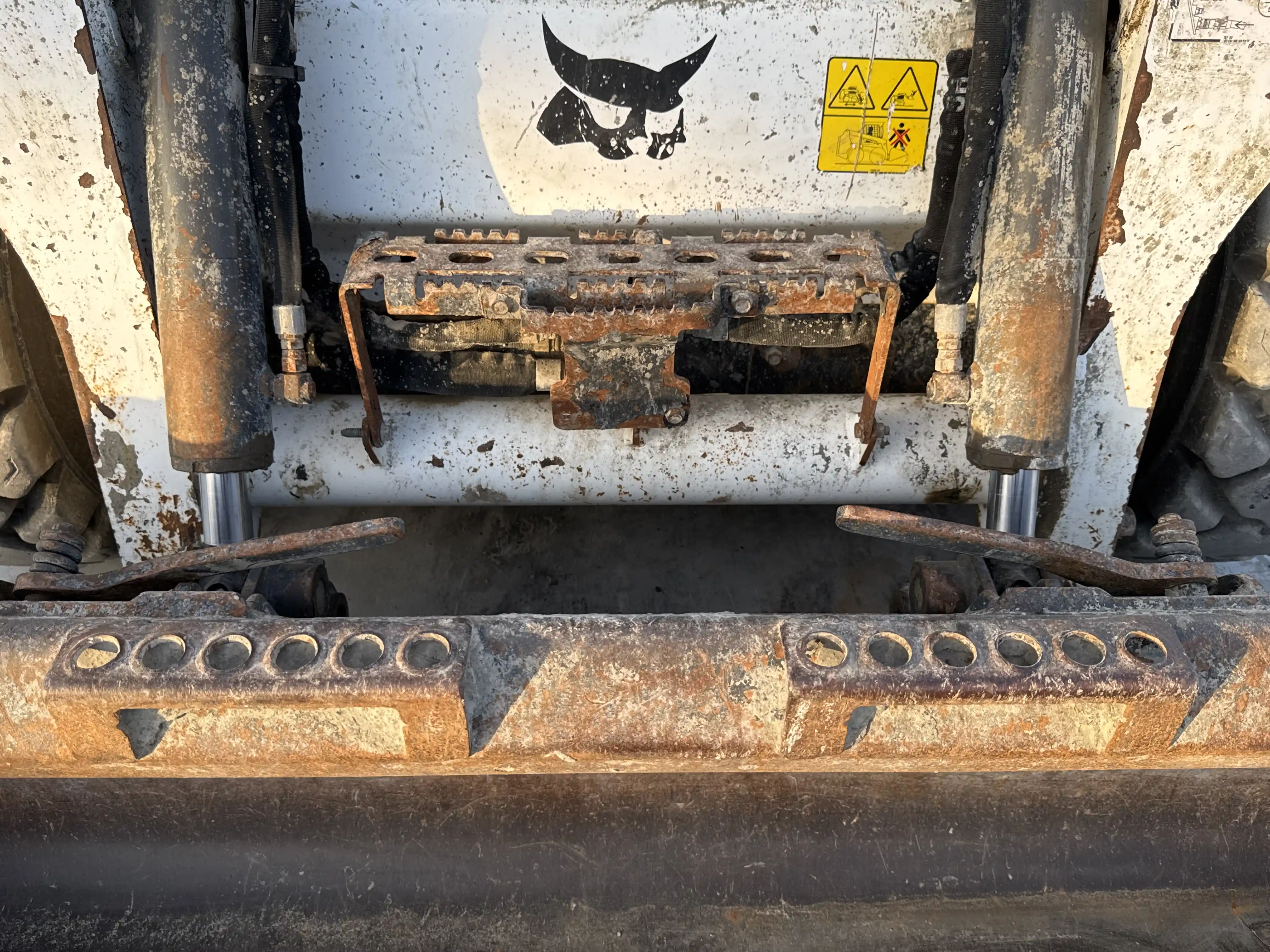 SSL-006-Bobcat-S510-skid-steer-loader-inspection-structure-steps-ladders-1