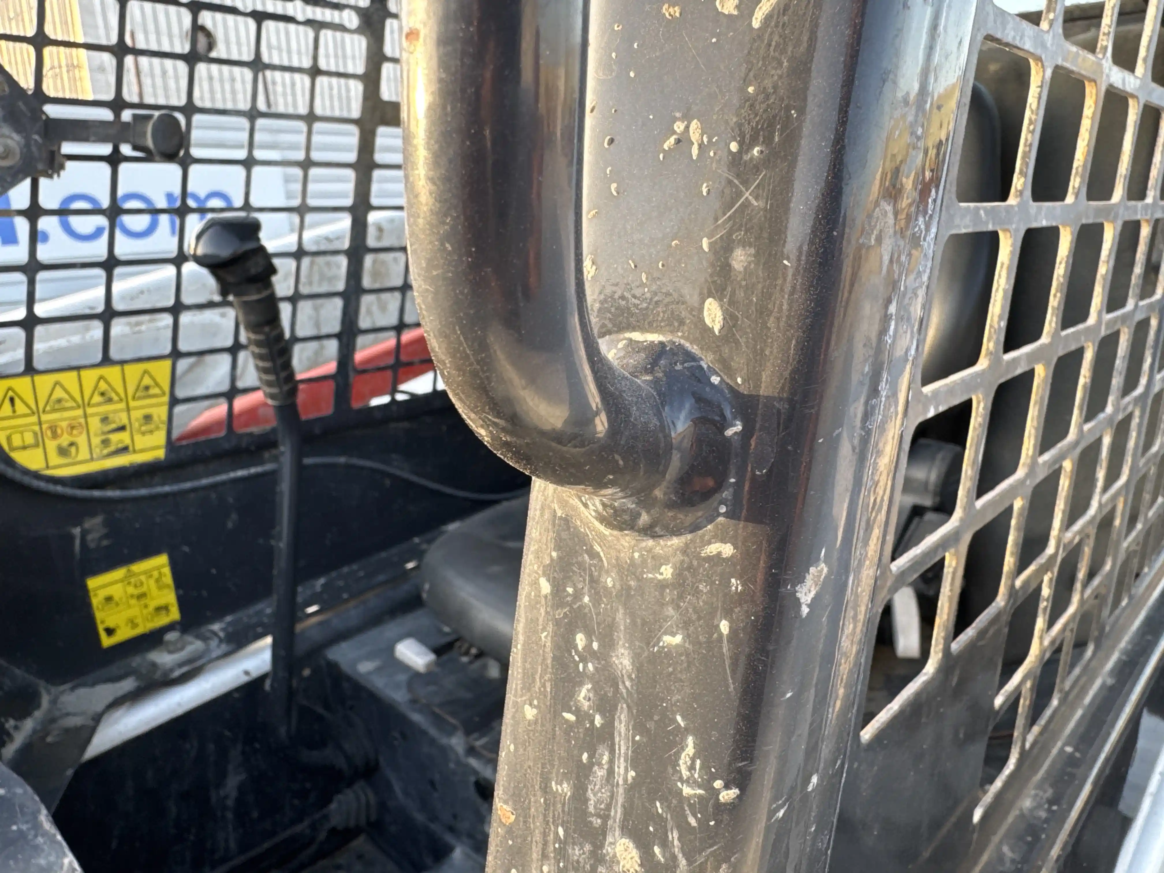 SSL-006-Bobcat-S510-skid-steer-loader-inspection-structure-handrails-2