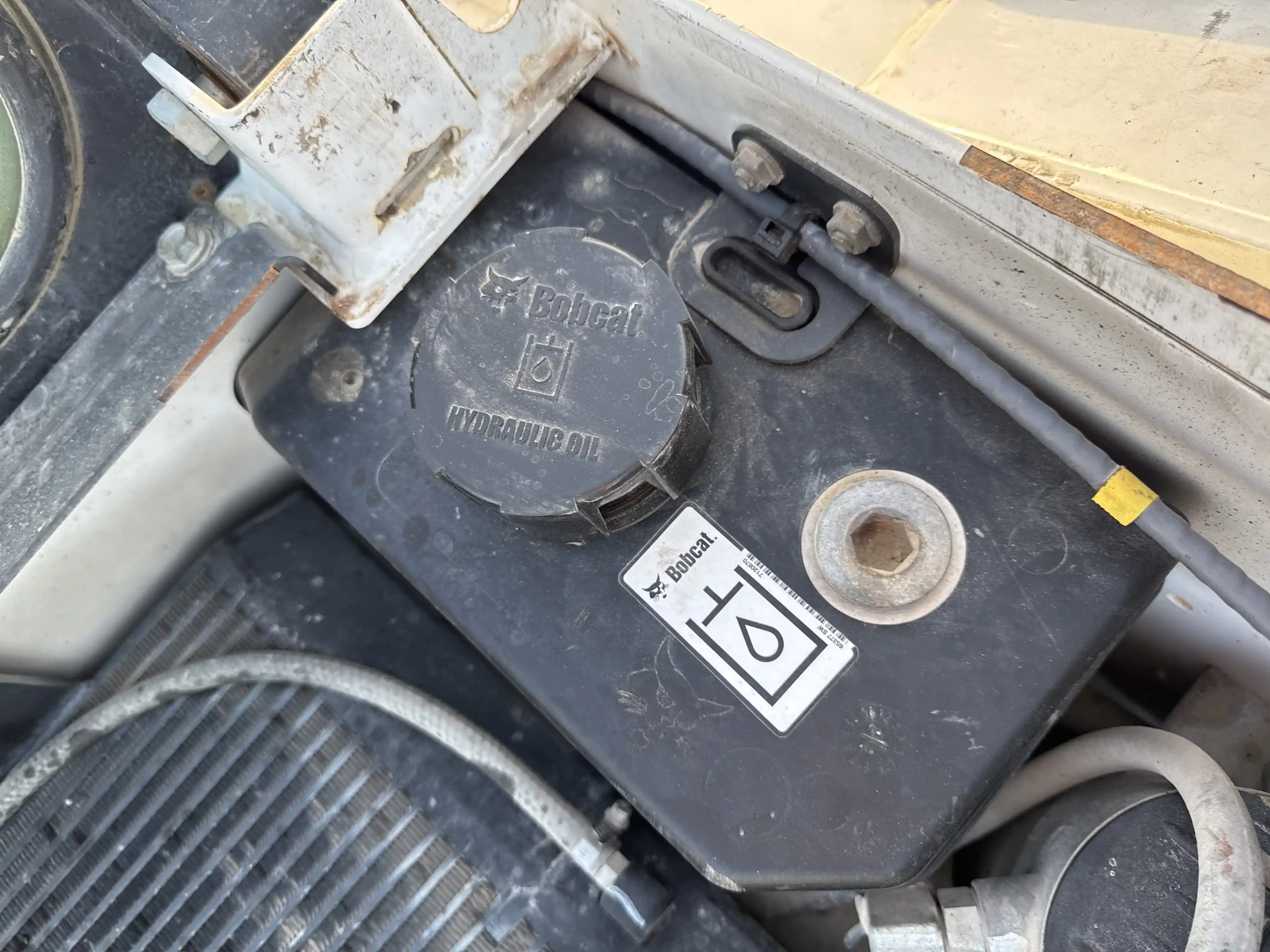 SSL-006-Bobcat-S510-skid-steer-loader-inspection-hydraulics-hydraulic-tank-2