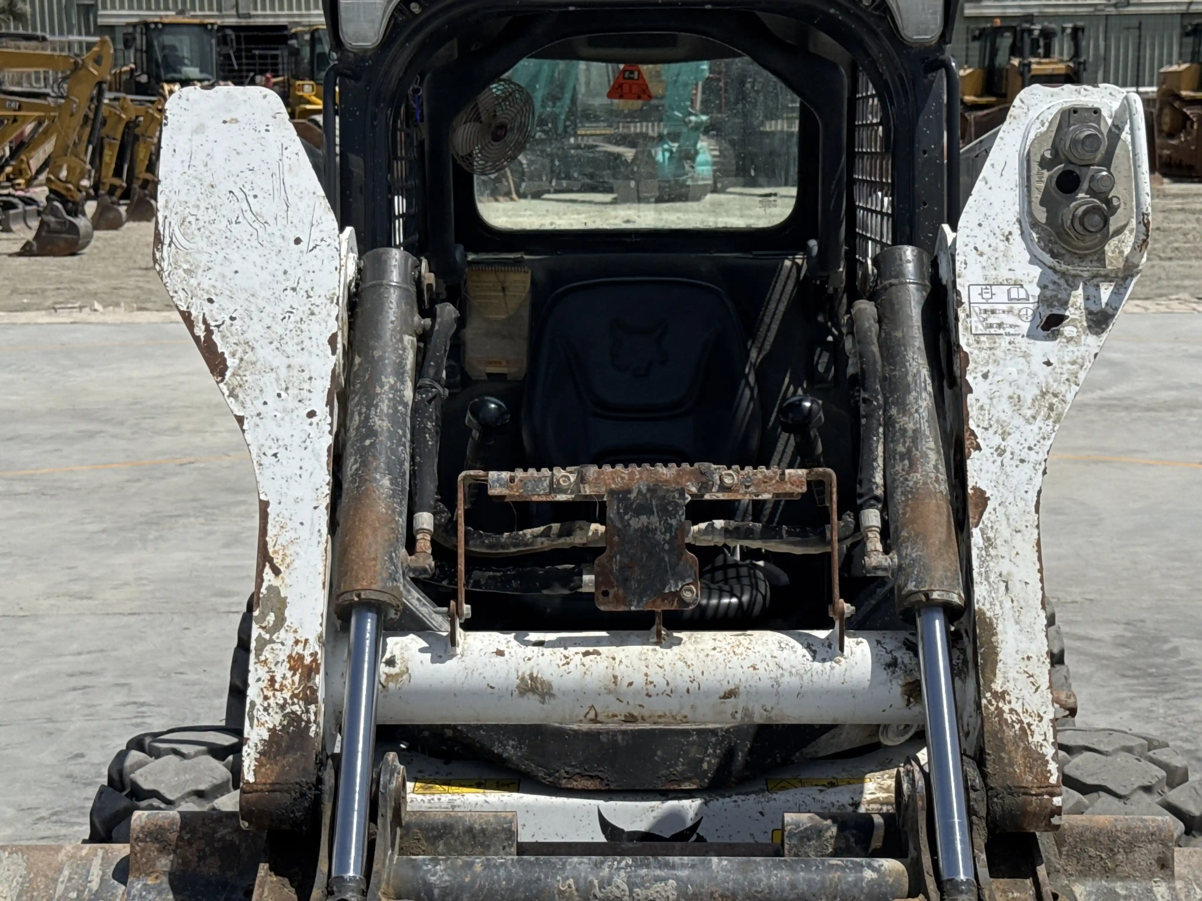 SSL-006-Bobcat-S510-skid-steer-loader-inspection-hydraulics-lift-arm-3