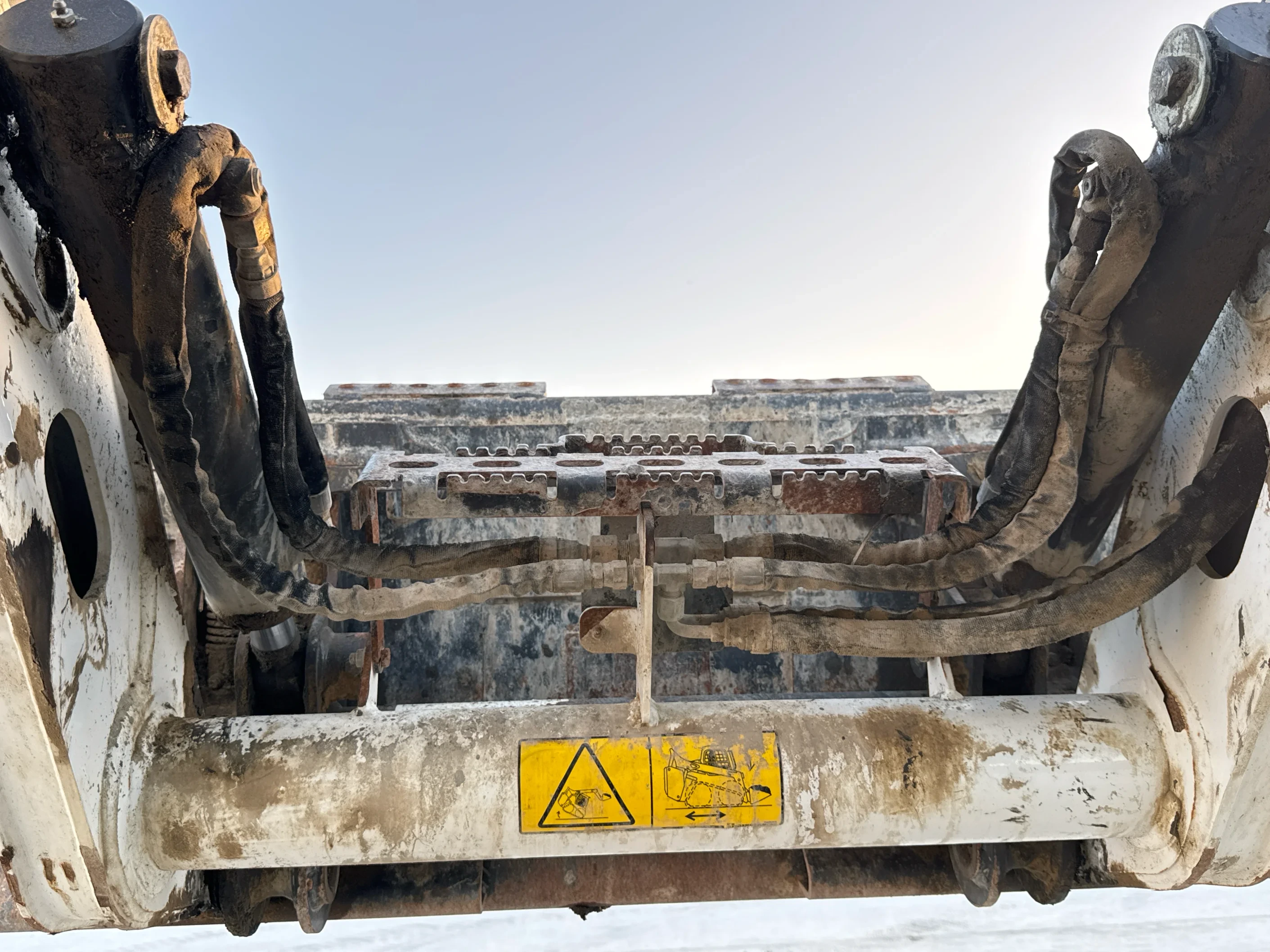 SSL-006-Bobcat-S510-skid-steer-loader-inspection-hydraulics-hydraulic-hoses-and-lines-1