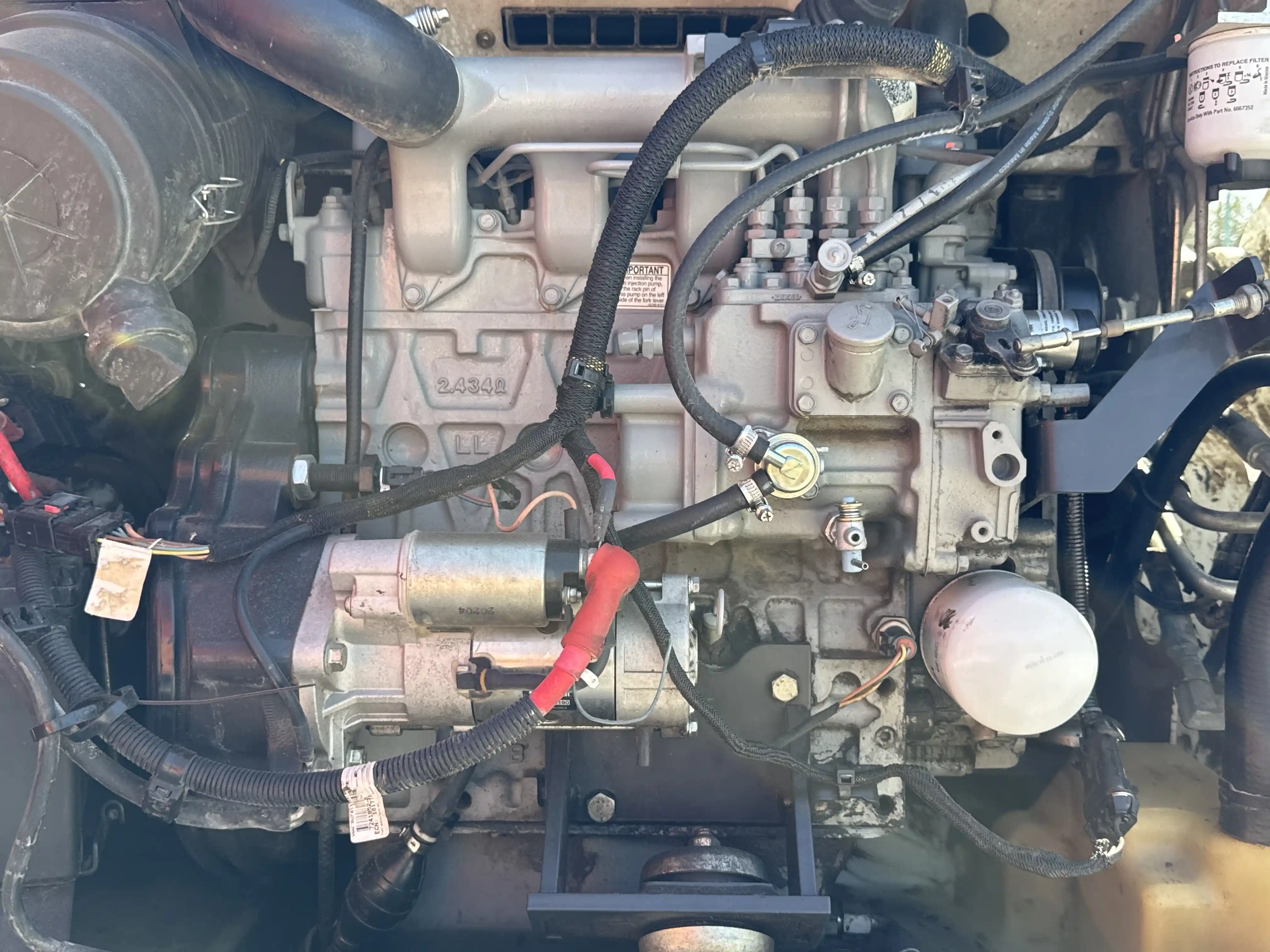 SSL-006-Bobcat-S510-skid-steer-loader-inspection-engine-engine-oil-leaks-4