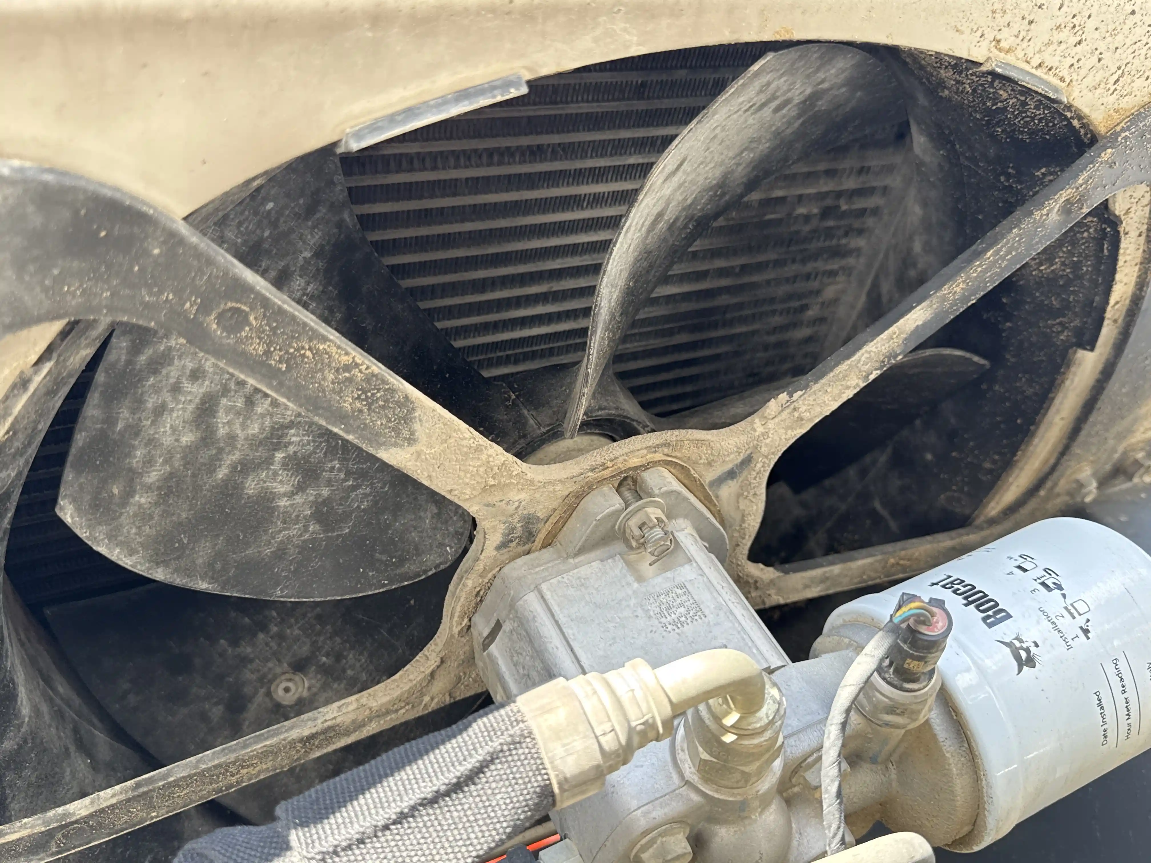 SSL-006-Bobcat-S510-skid-steer-loader-inspection-engine-cooling-fan-and-fan-guard-1