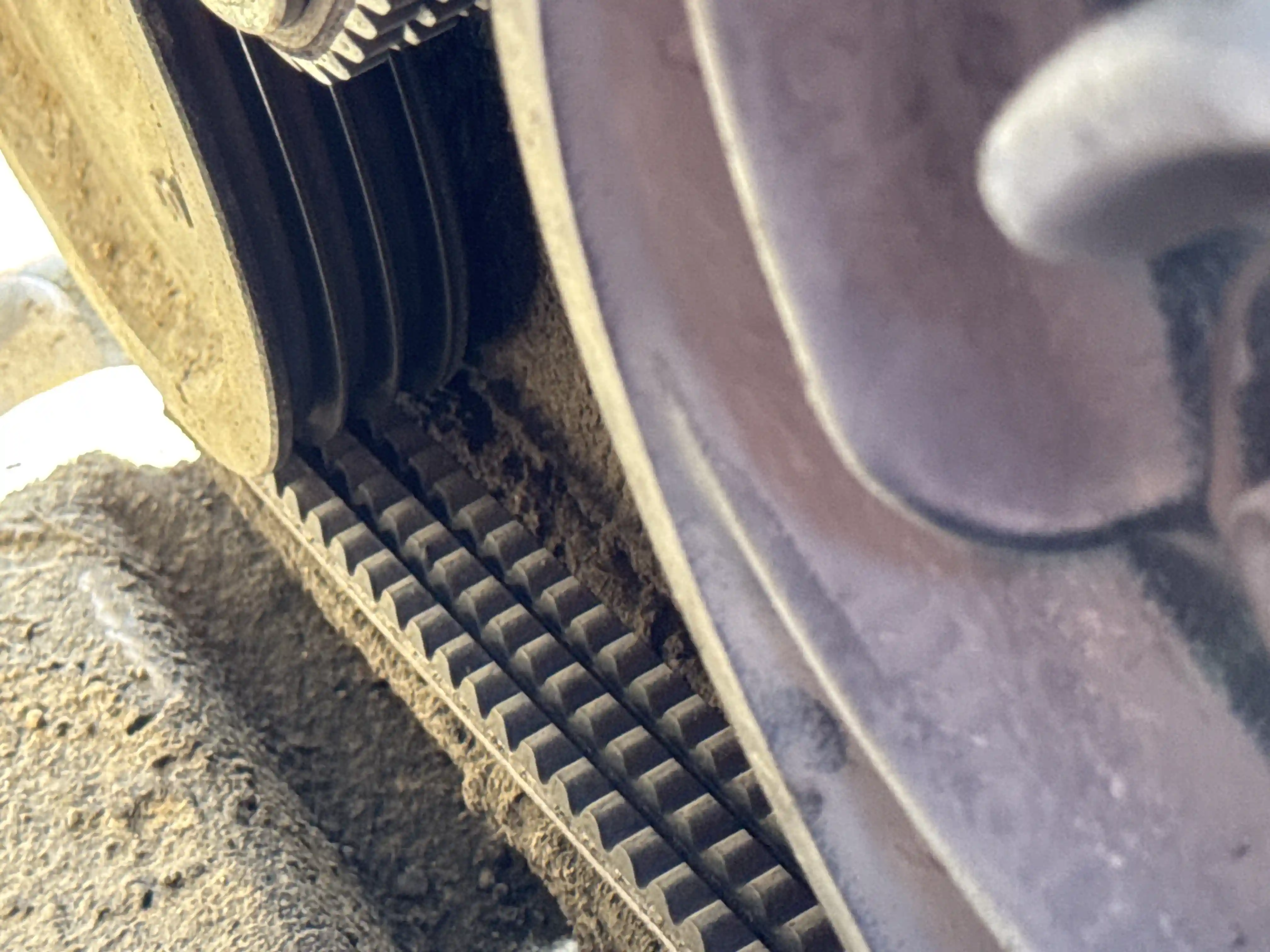 SSL-006-Bobcat-S510-skid-steer-loader-inspection-engine-belts-1