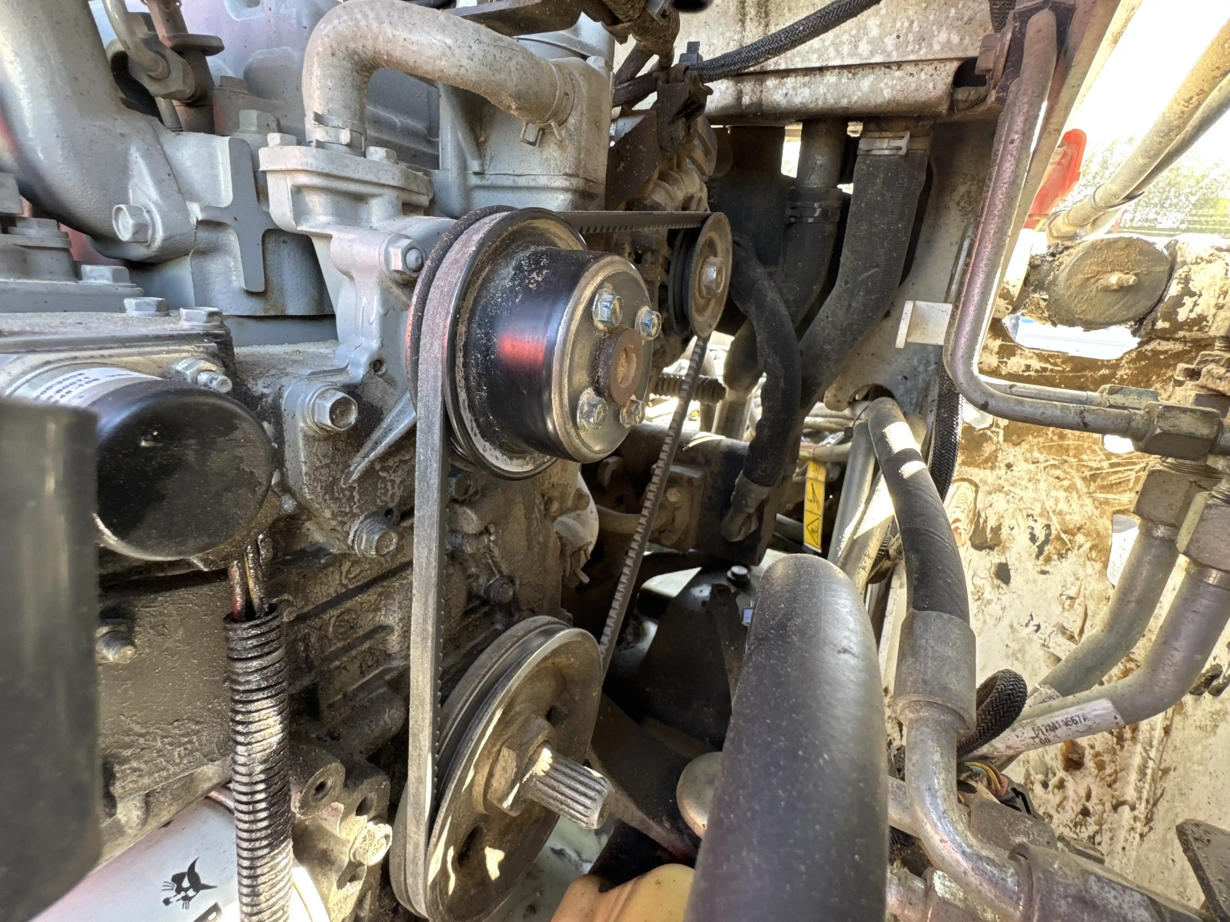 SSL-006-Bobcat-S510-skid-steer-loader-inspection-engine-belts-4