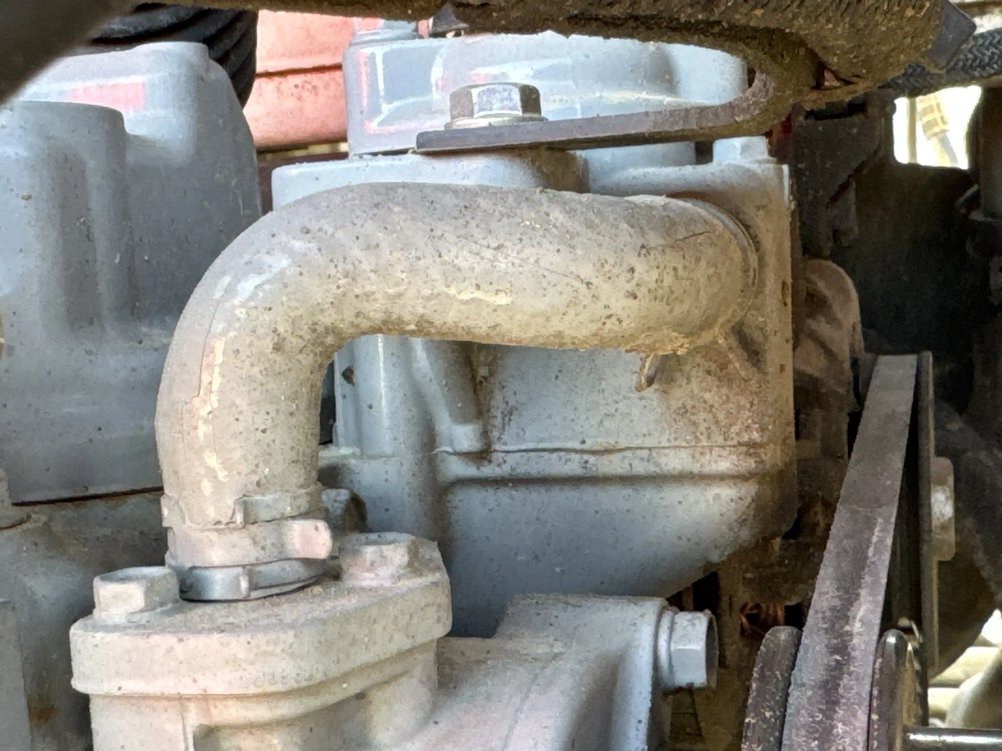 SSL-006-Bobcat-S510-skid-steer-loader-inspection-engine-hoses-1