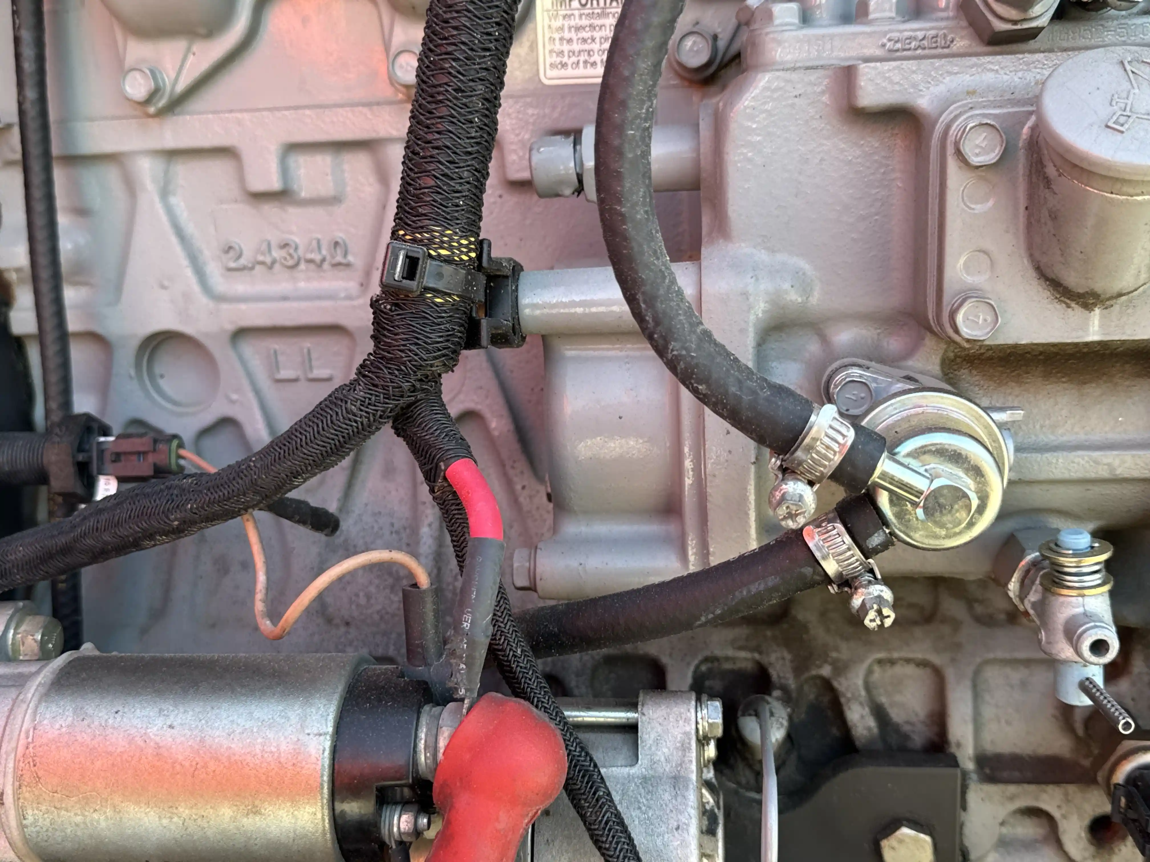 SSL-006-Bobcat-S510-skid-steer-loader-inspection-engine-hoses-3