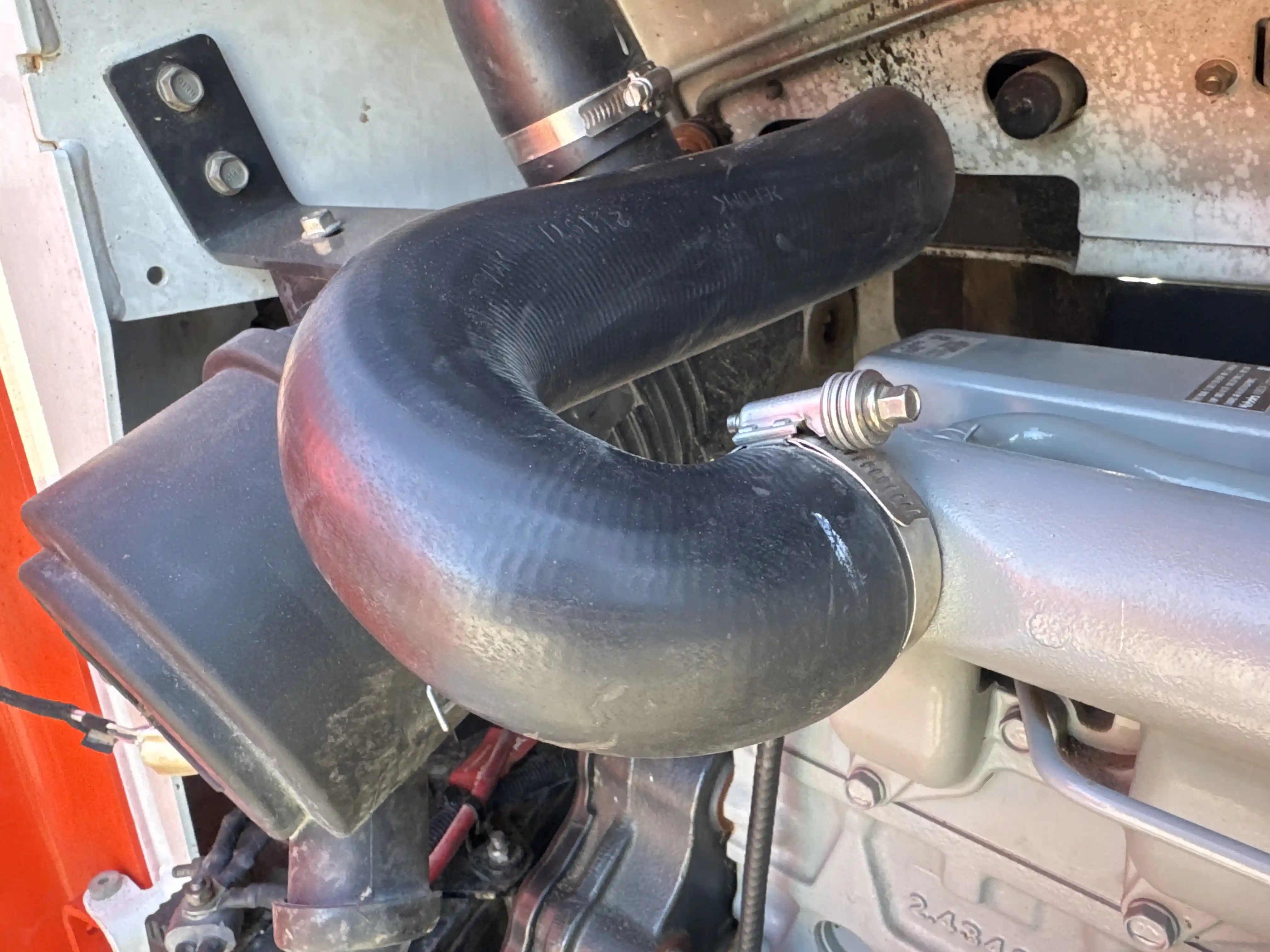 SSL-006-Bobcat-S510-skid-steer-loader-inspection-engine-hoses-4