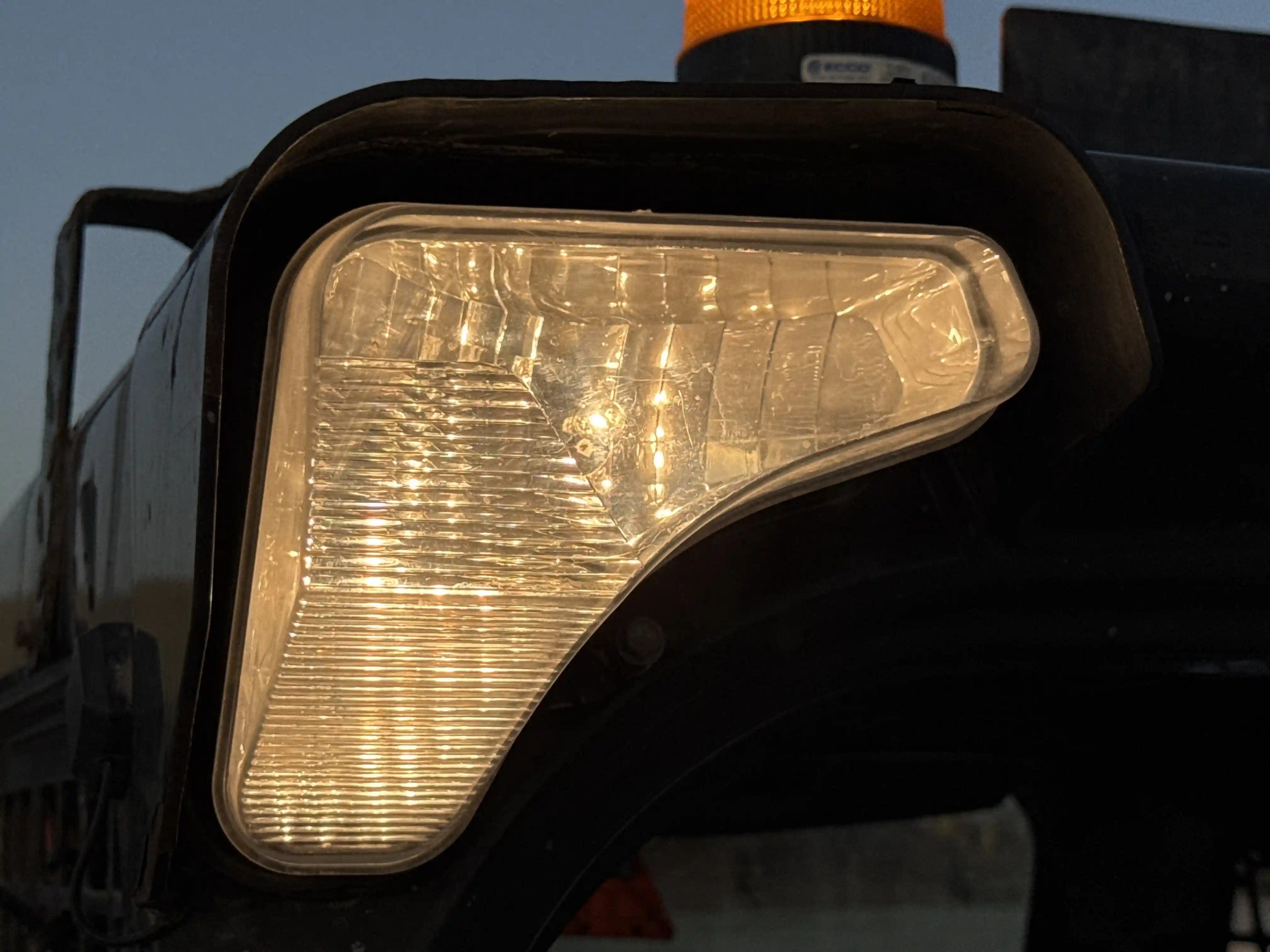 SSL-006-Bobcat-S510-skid-steer-loader-inspection-electronics-lights-and-signals-3