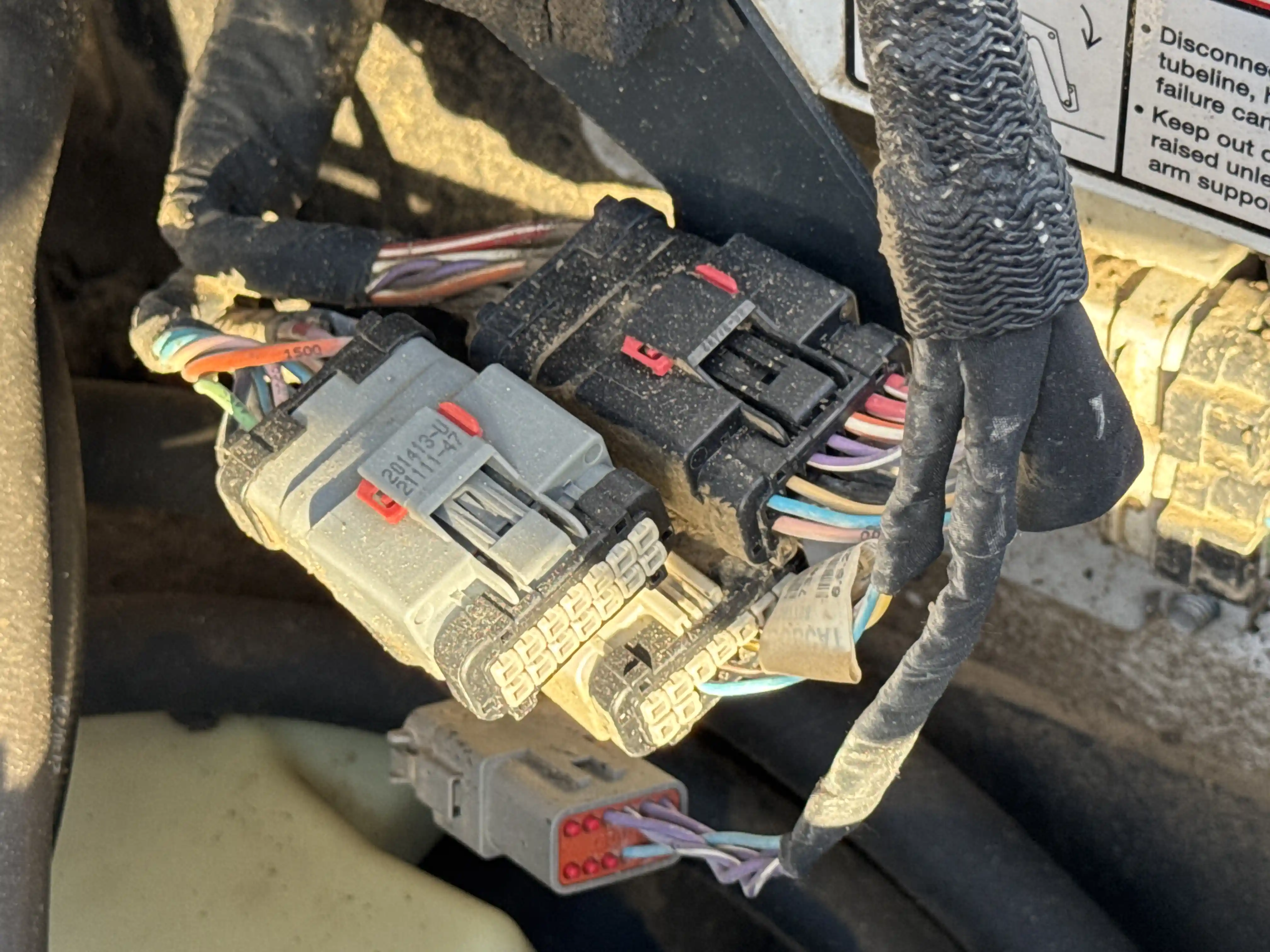 SSL-006-Bobcat-S510-skid-steer-loader-inspection-electronics-main-harness-5