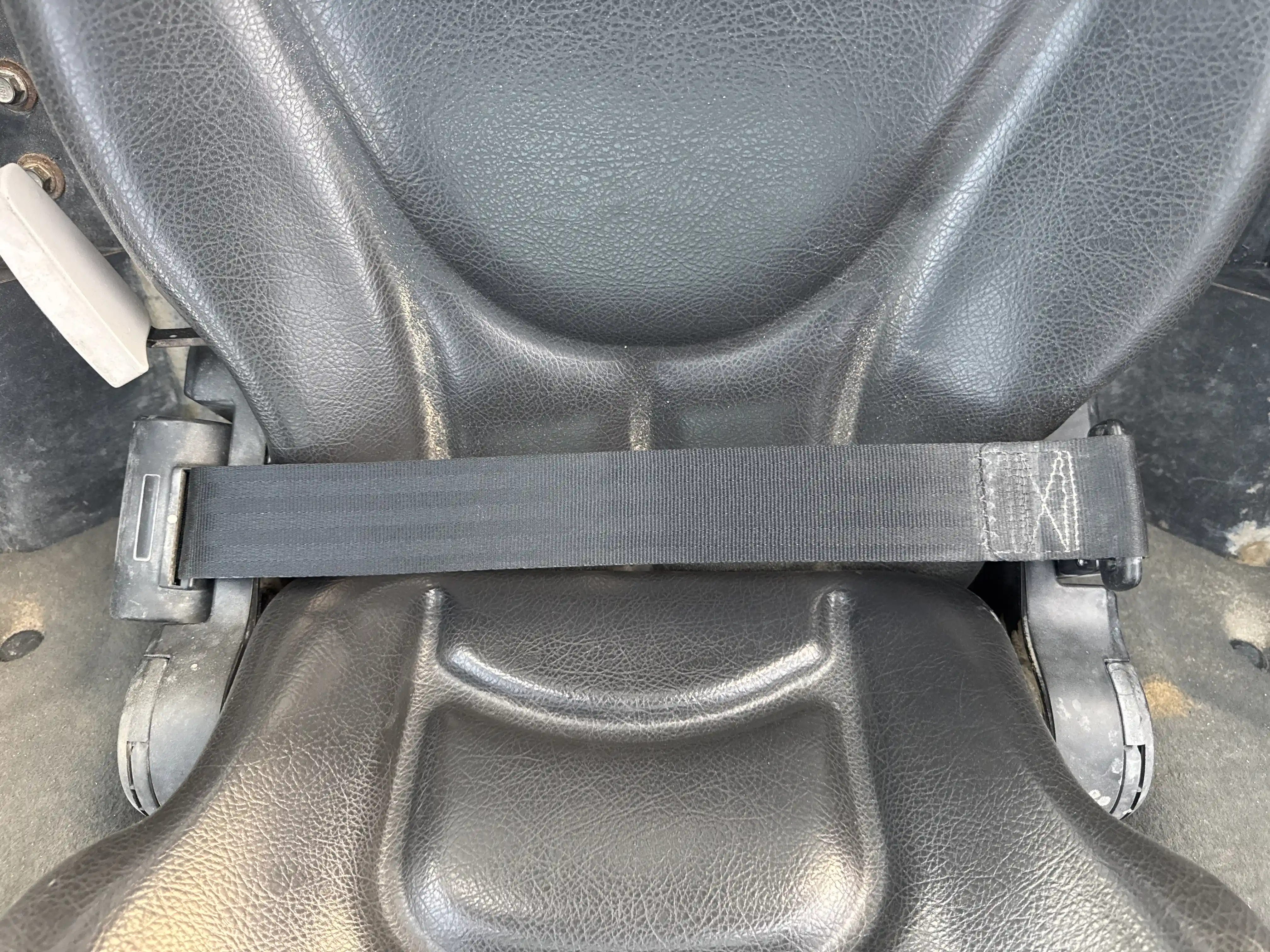 SSL-006-Bobcat-S510-skid-steer-loader-inspection-safety-seat-belts-1