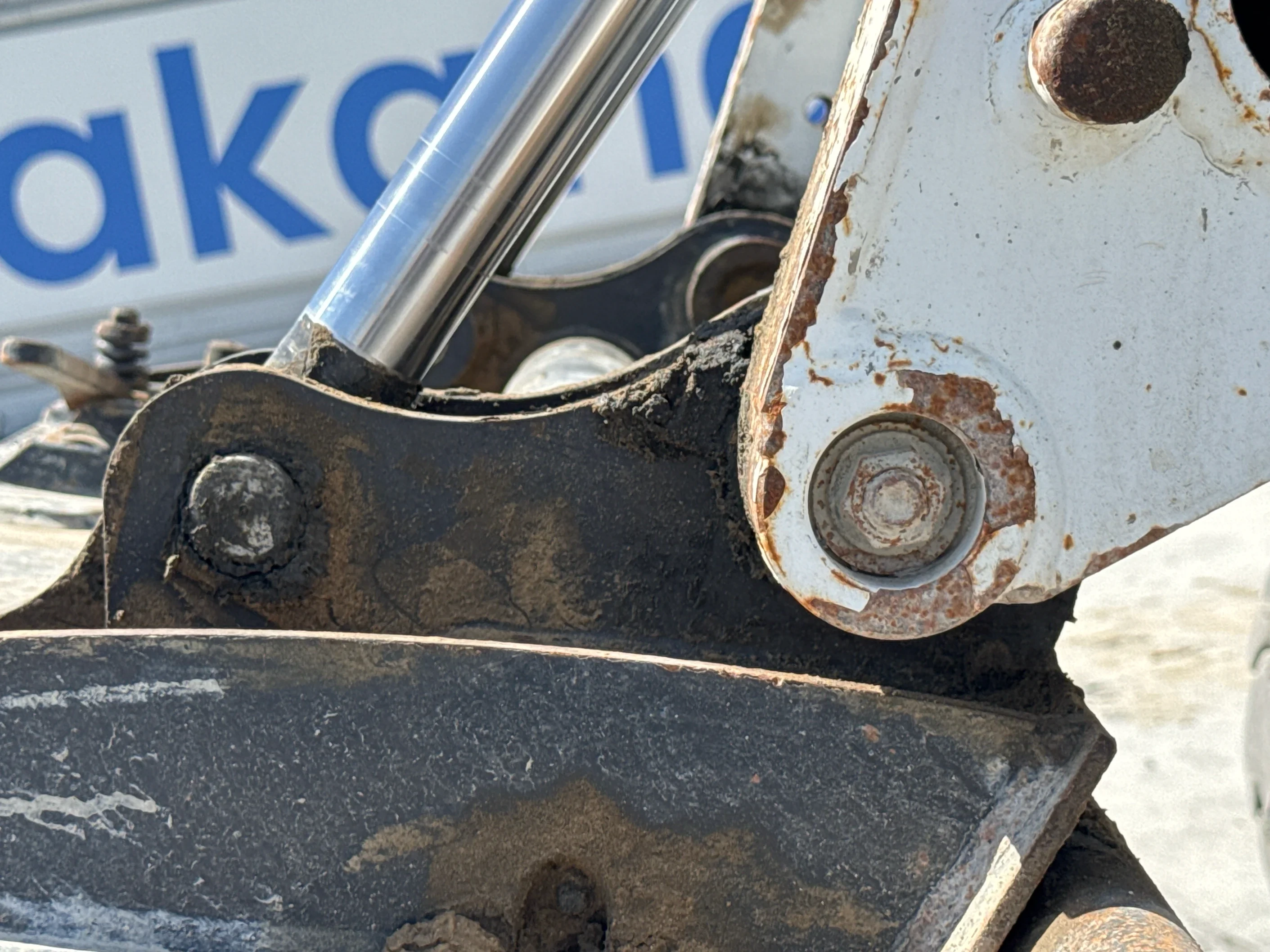 SSL-006-Bobcat-S510-skid-steer-loader-inspection-chassis-pins-and-bushings-lift-arm-to-bucket-2