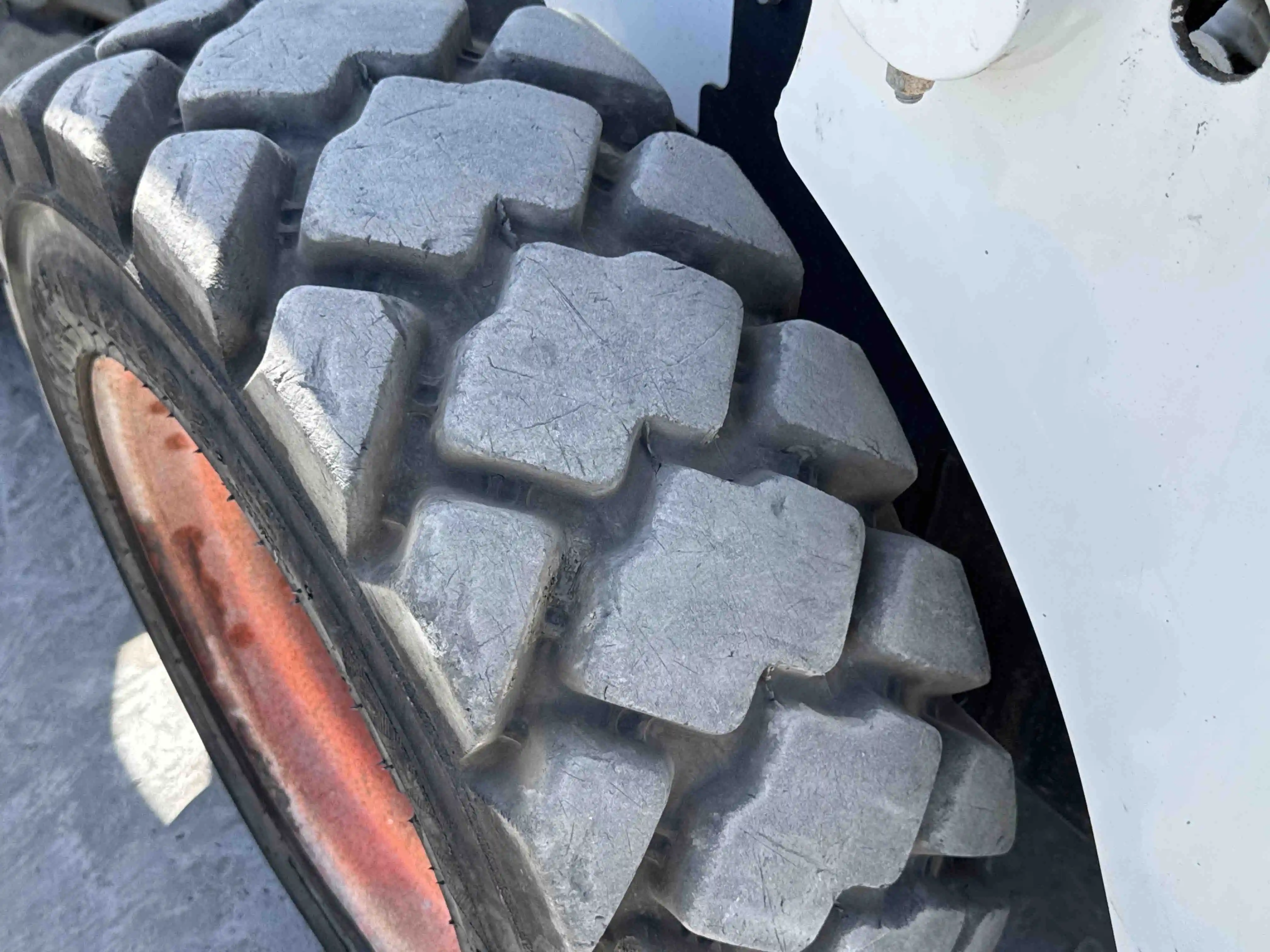 SSL-006-Bobcat-S510-skid-steer-loader-inspection-chassis-left-rear-tire-wheel-hub-condition-1