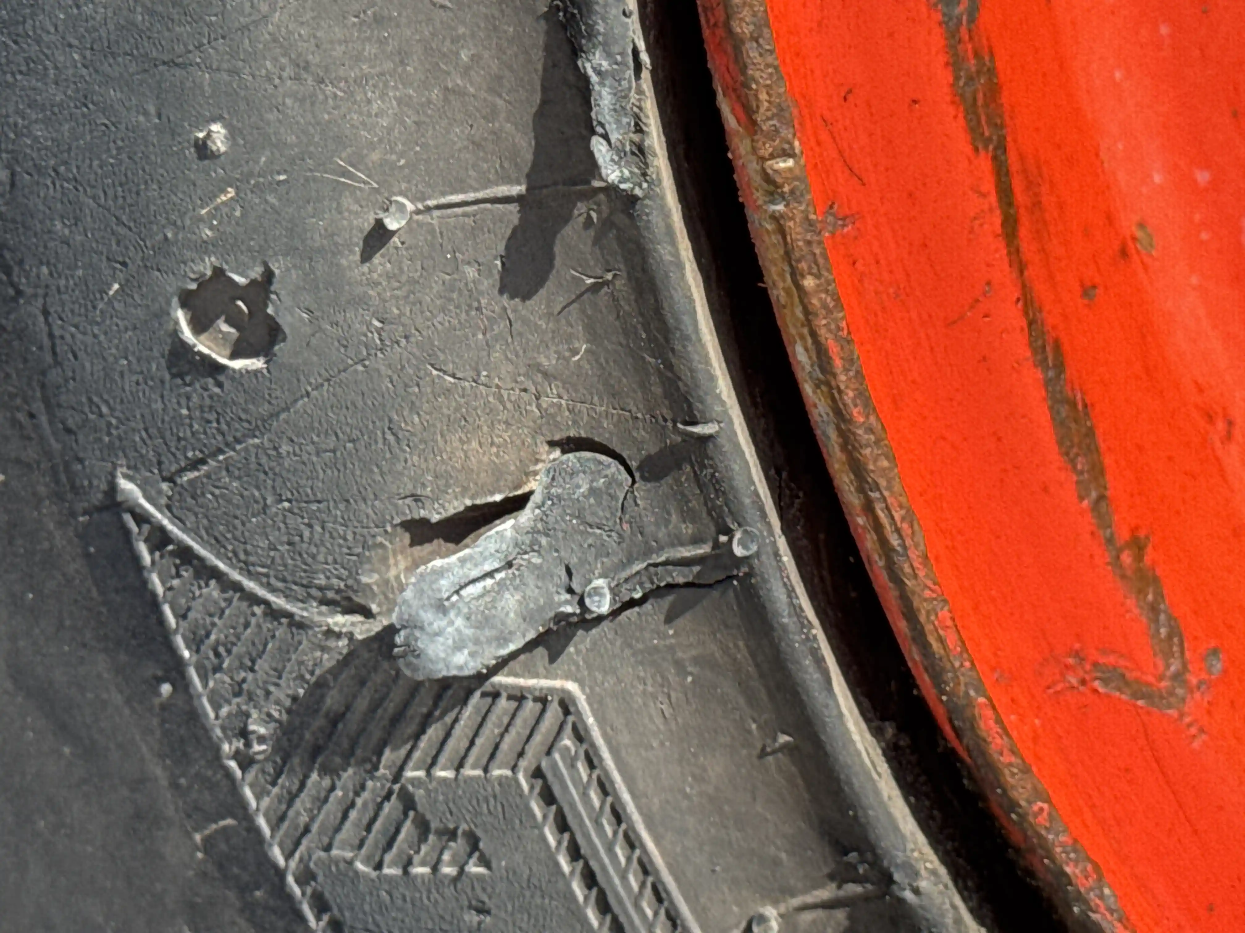SSL-006-Bobcat-S510-skid-steer-loader-inspection-chassis-right-rear-tire-wheel-hub-condition-2