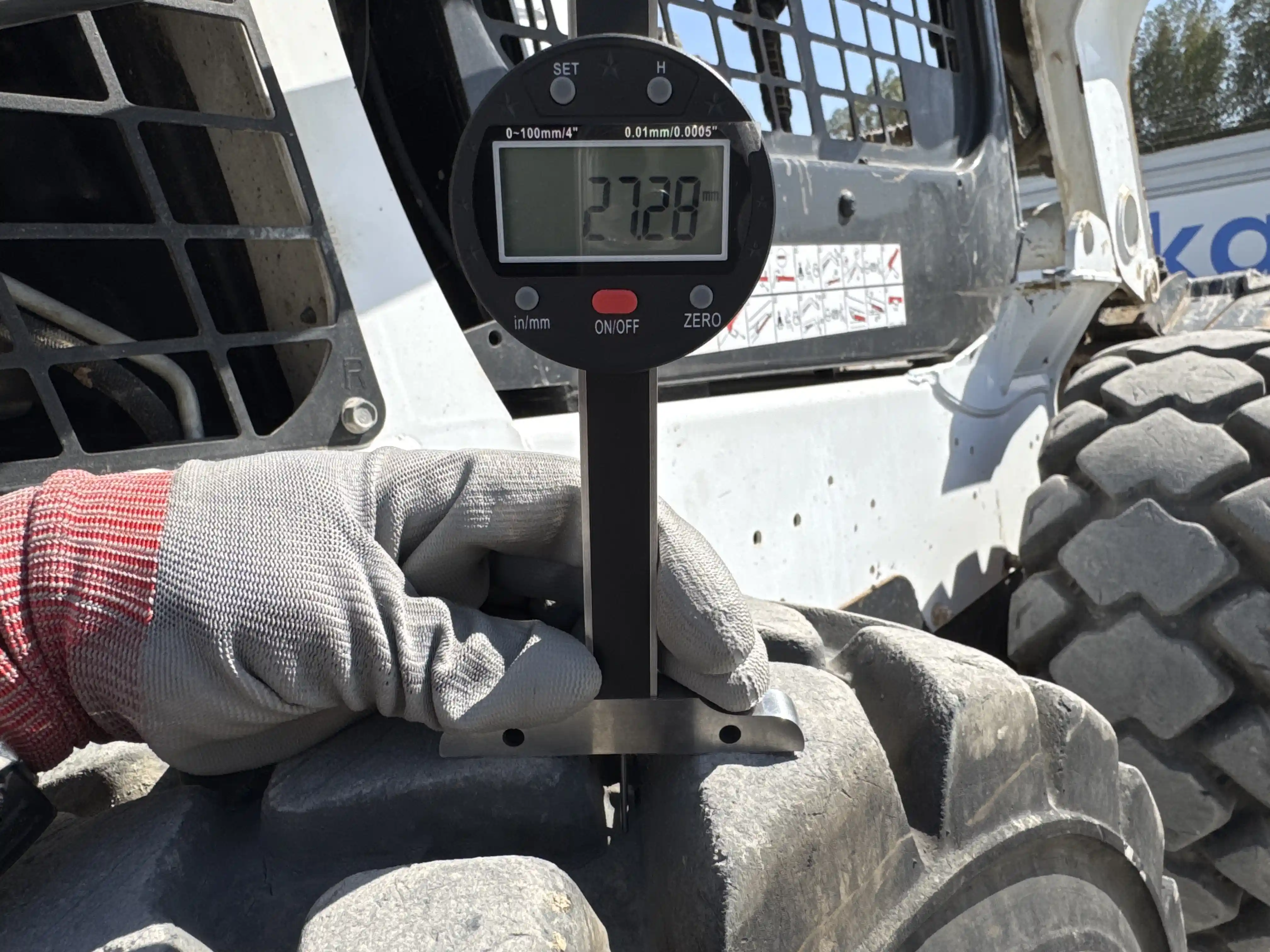 SSL-006-Bobcat-S510-skid-steer-loader-inspection-chassis-right-rear-tire-tread-depth