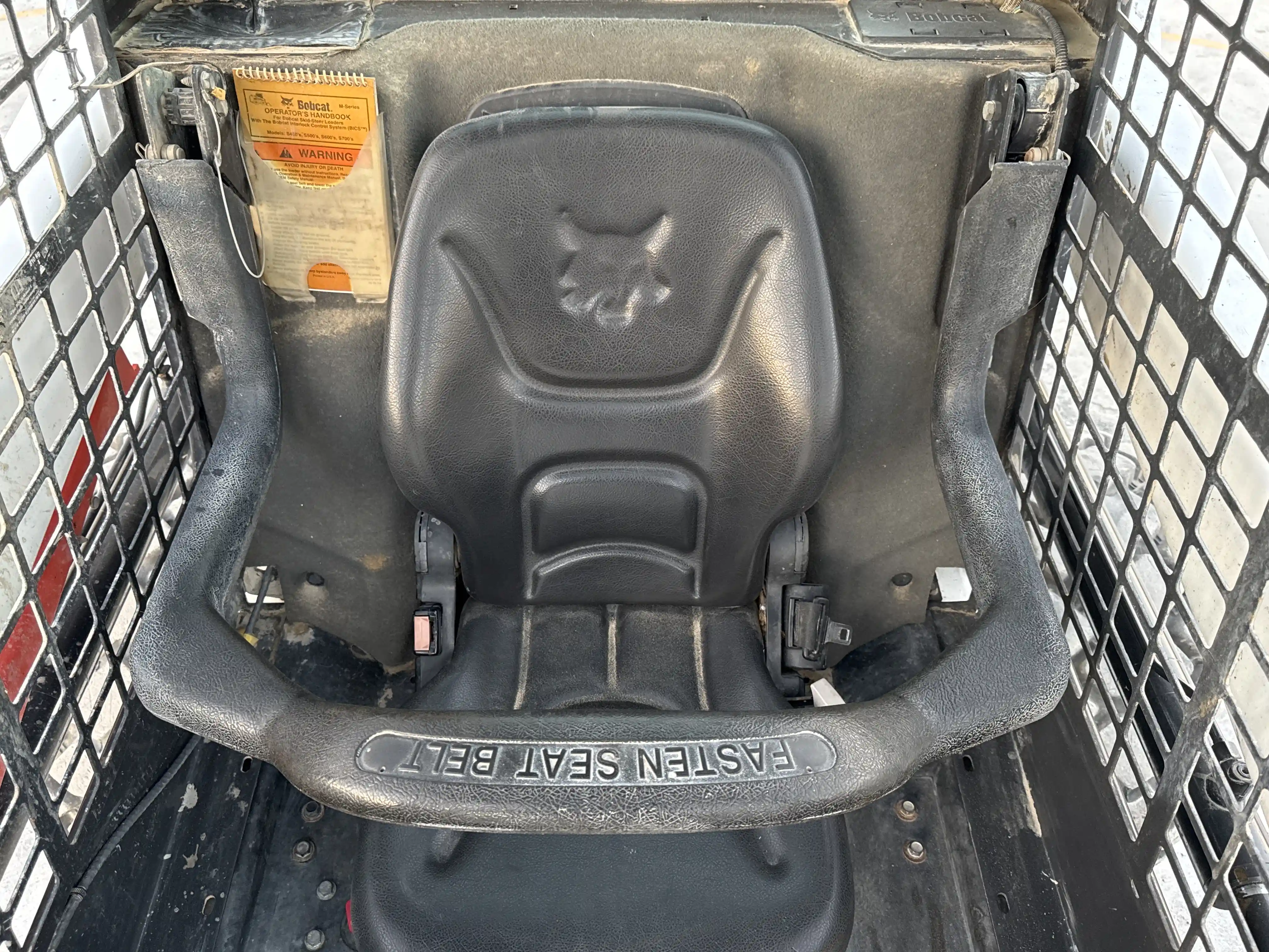 SSL-006-Bobcat-S510-skid-steer-loader-inspection-cabin-seats-armrests-1