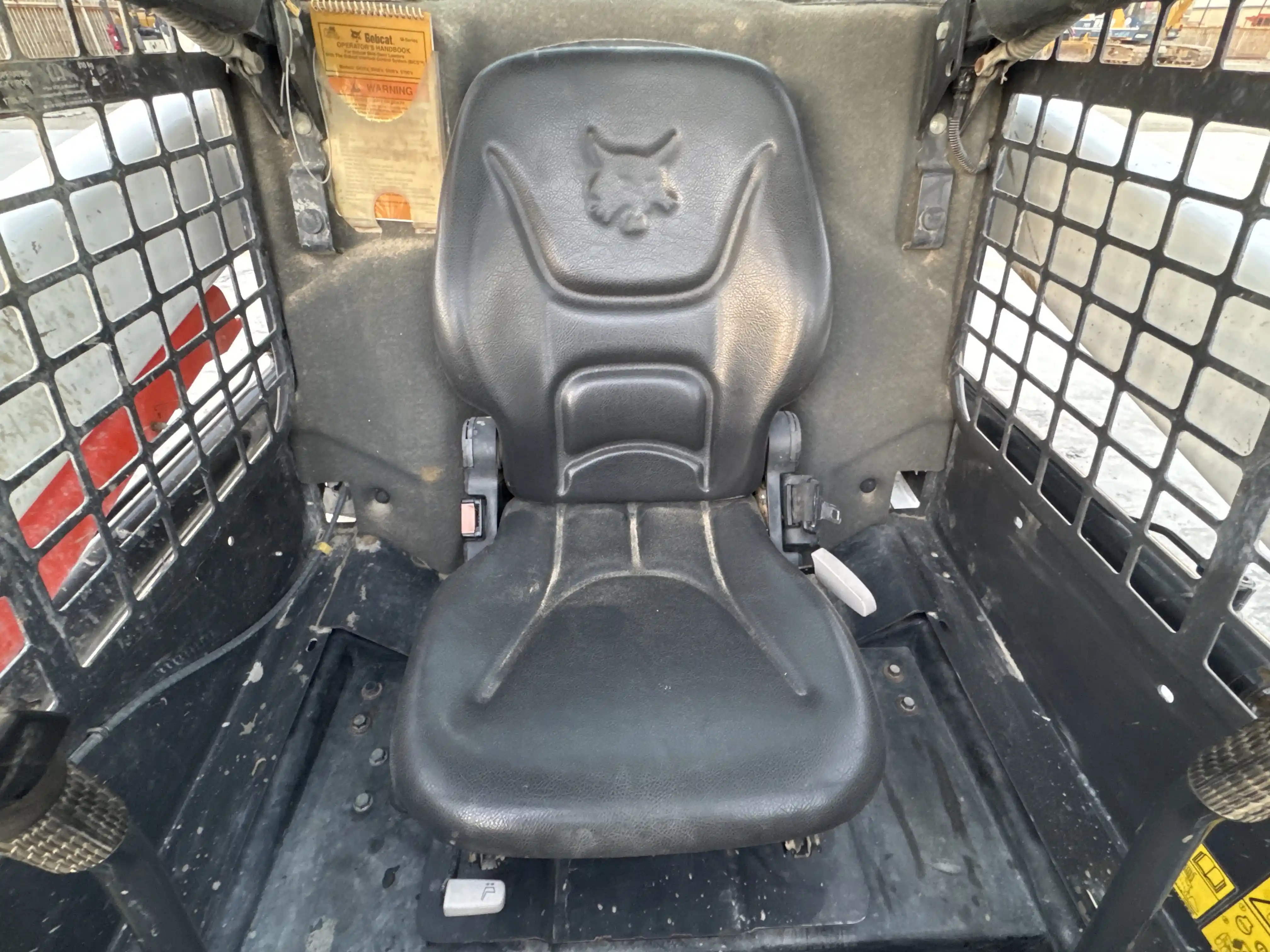 SSL-006-Bobcat-S510-skid-steer-loader-inspection-cabin-seats-armrests-2