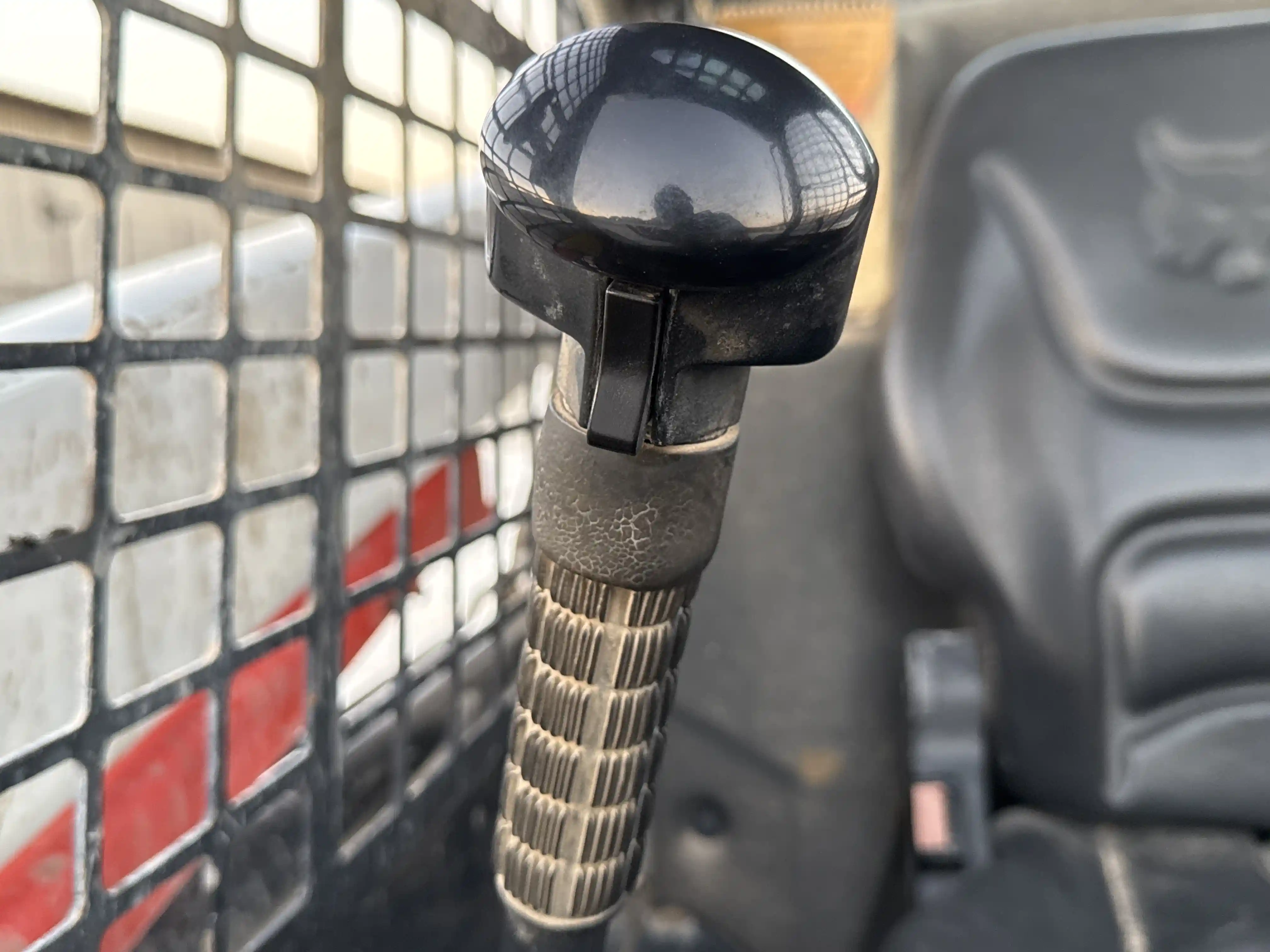 SSL-006-Bobcat-S510-skid-steer-loader-inspection-cabin-joysticks-1