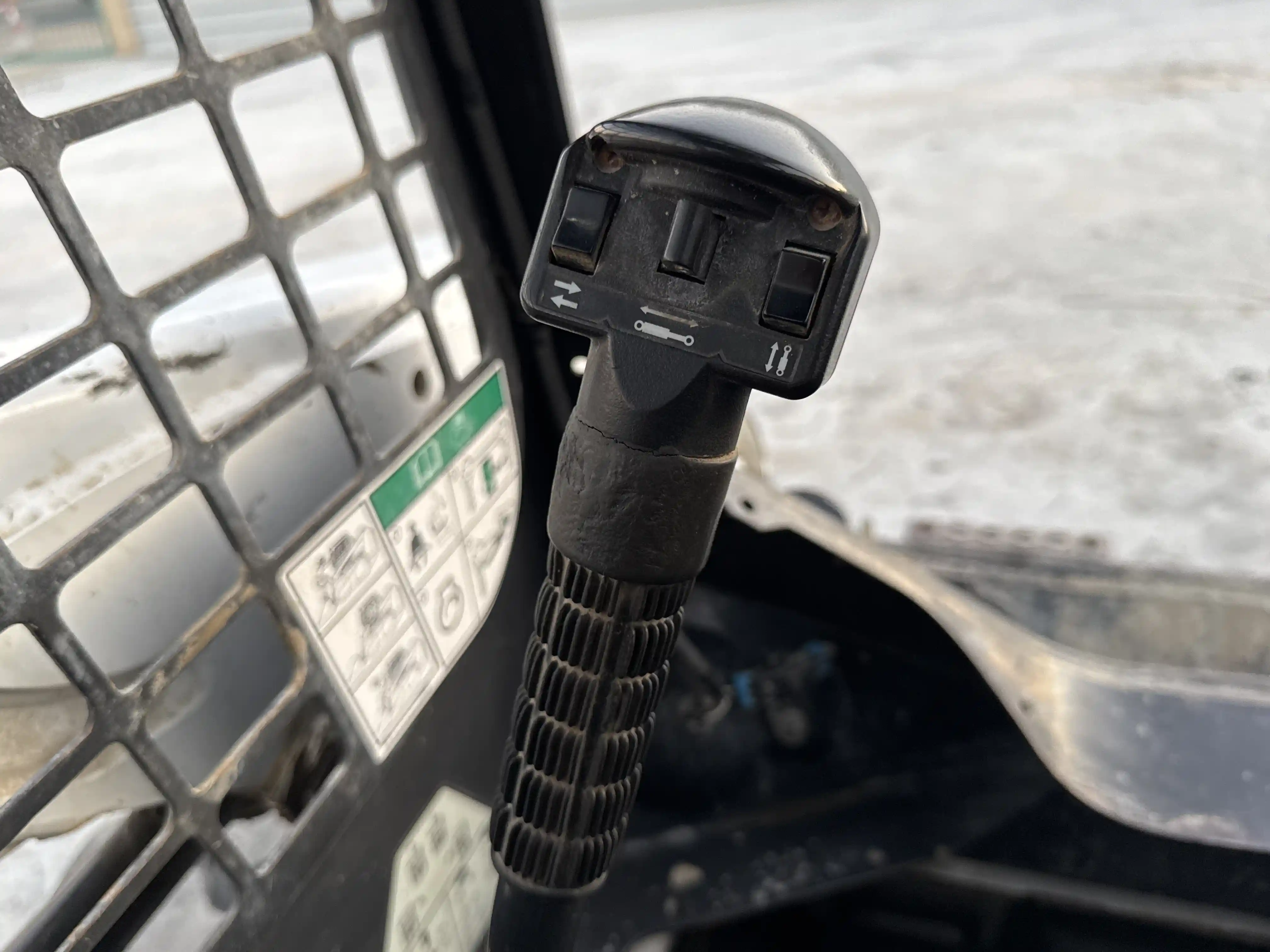 SSL-006-Bobcat-S510-skid-steer-loader-inspection-cabin-joysticks-2