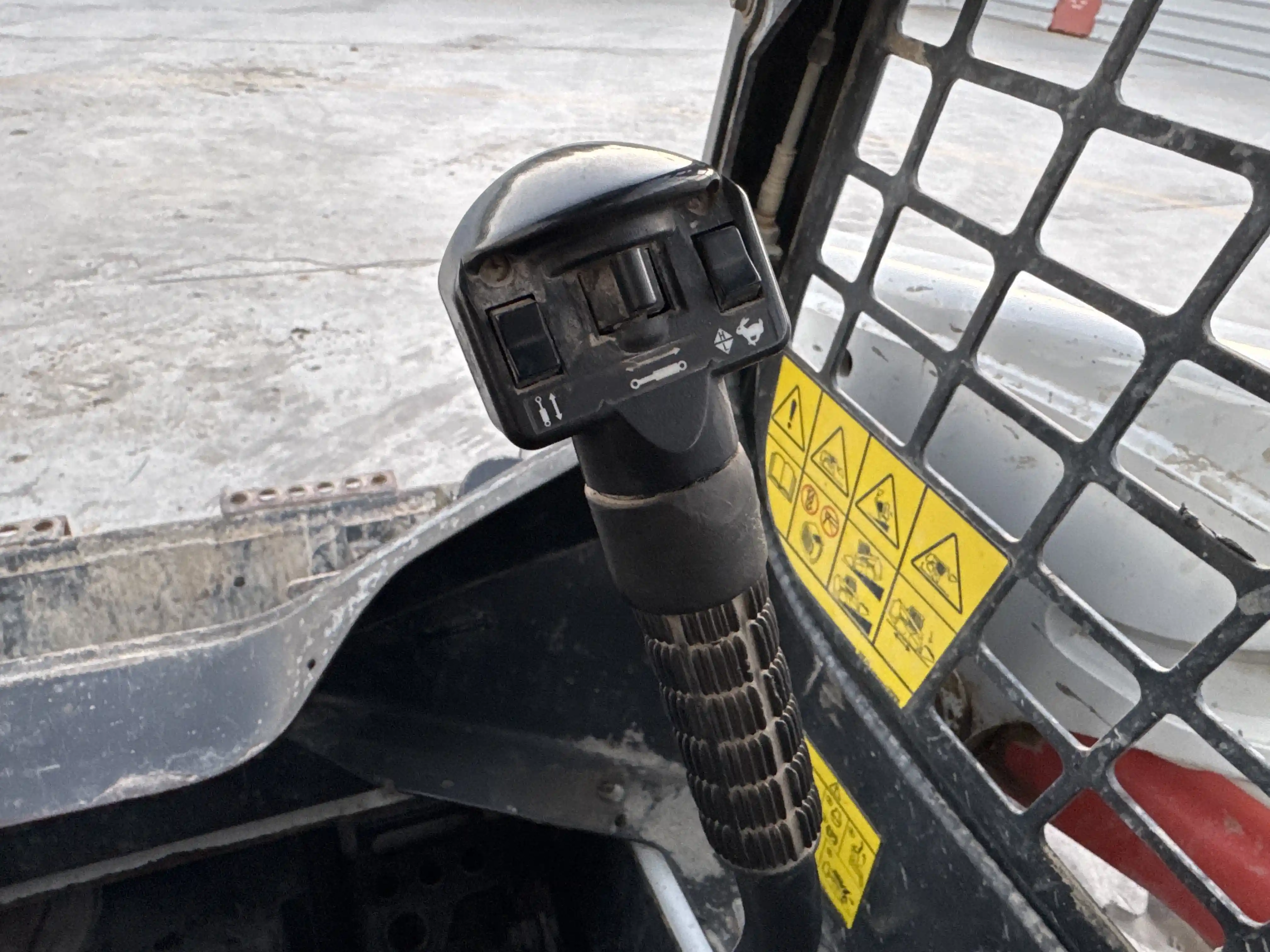 SSL-006-Bobcat-S510-skid-steer-loader-inspection-cabin-joysticks-3