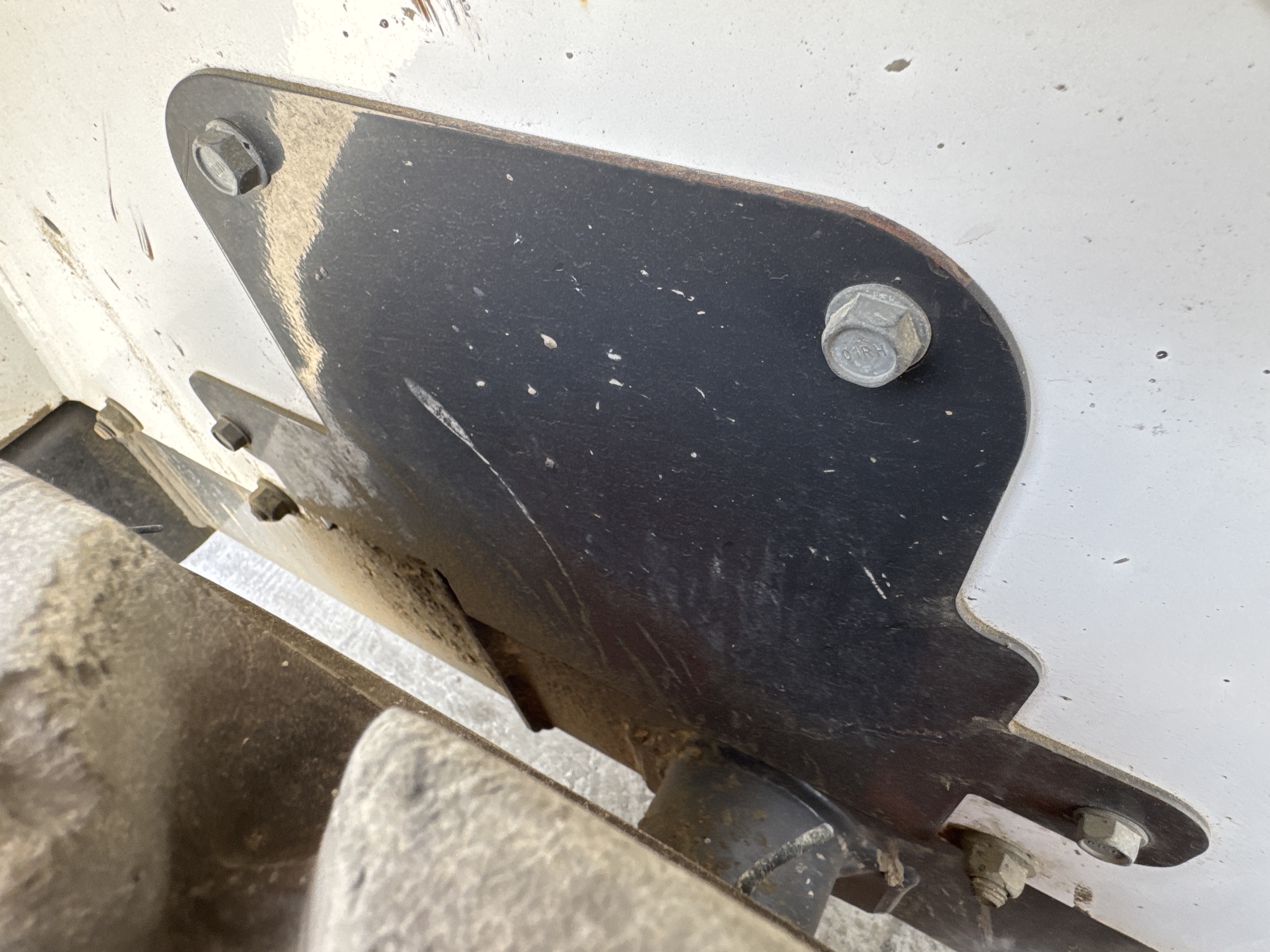 SSL-008-Bobcat-S510-skid-steer-loader-inspection-structure-sheet-metal-fiberglass-3