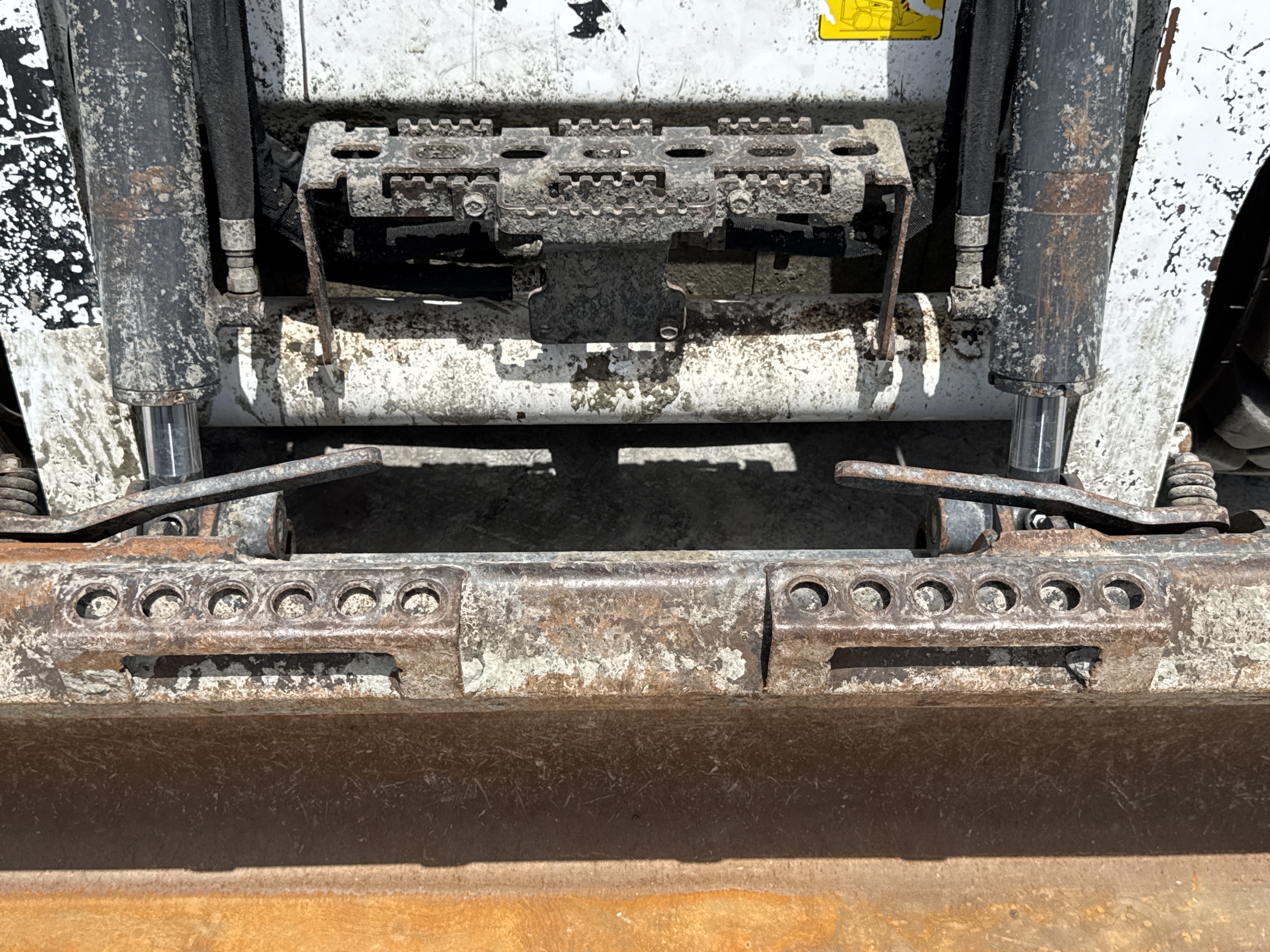 SSL-008-Bobcat-S510-skid-steer-loader-inspection-structure-steps-ladders-1