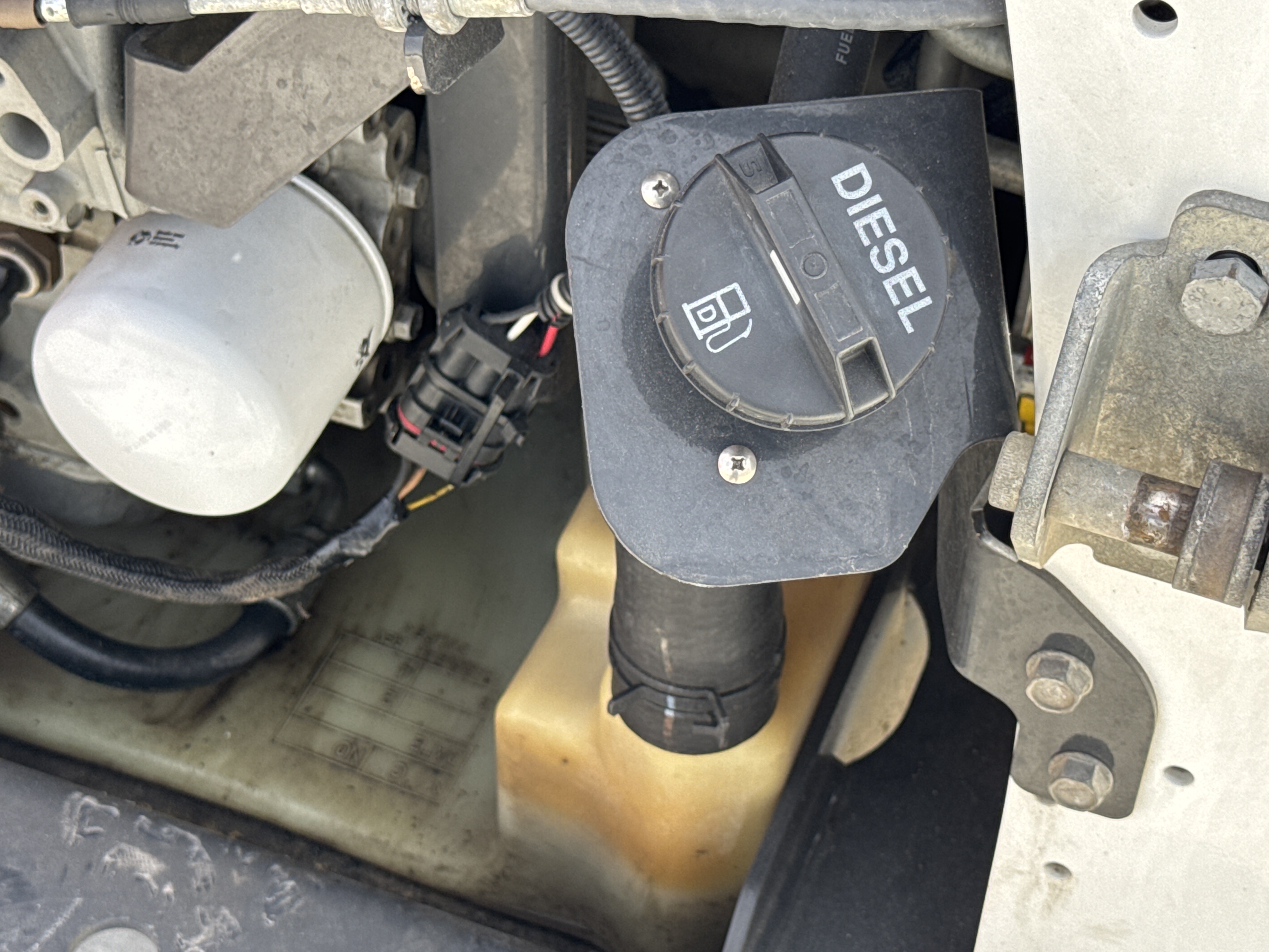 SSL-008-Bobcat-S510-skid-steer-loader-inspection-engine-fuel-tank-2