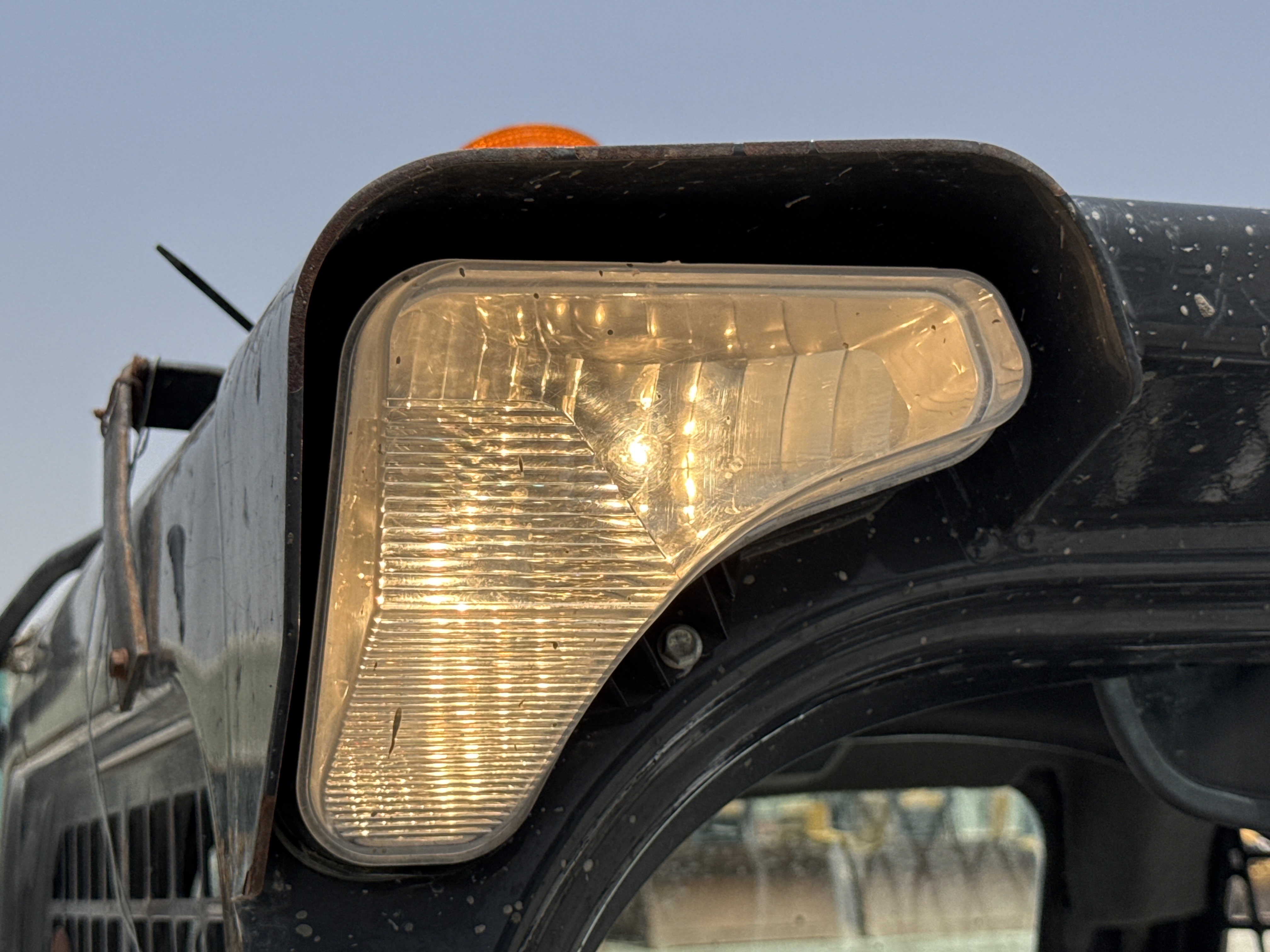SSL-008-Bobcat-S510-skid-steer-loader-inspection-electronics-lights-and-signals-2