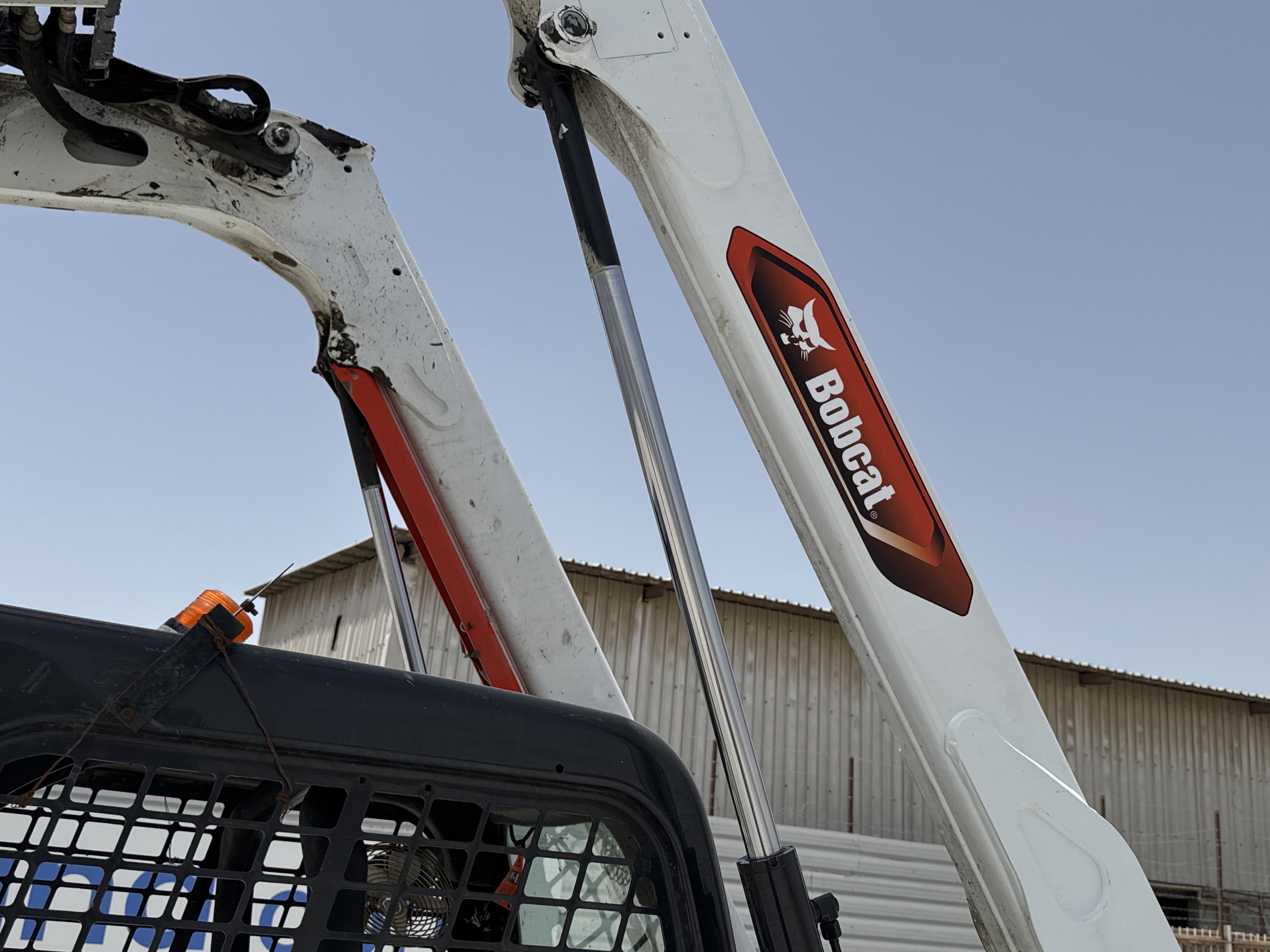 SSL-008-Bobcat-S510-skid-steer-loader-inspection-hydraulics-loader-lift-cylinder-2