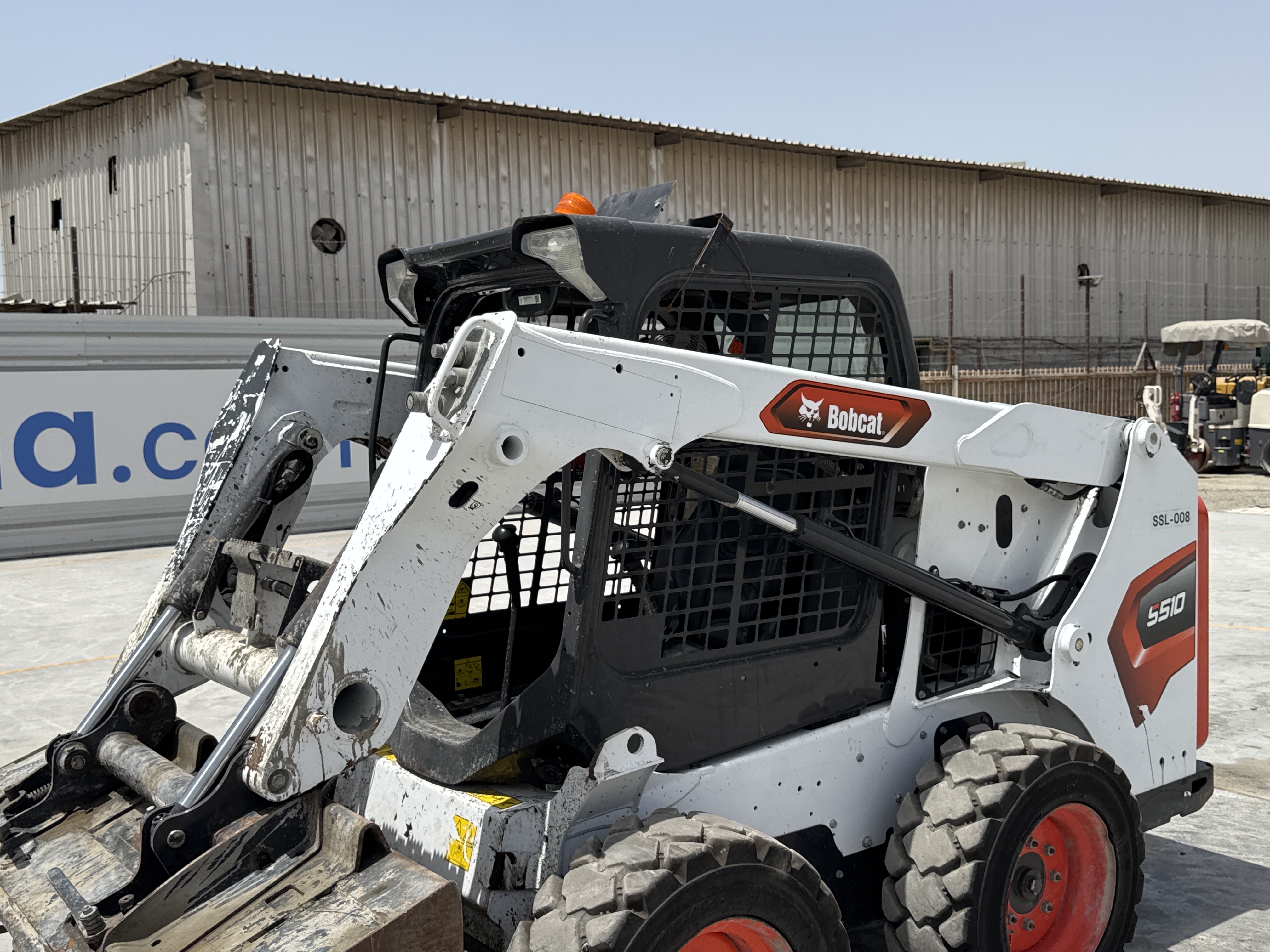 SSL-008-Bobcat-S510-skid-steer-loader-inspection-hydraulics-lift-arm-1