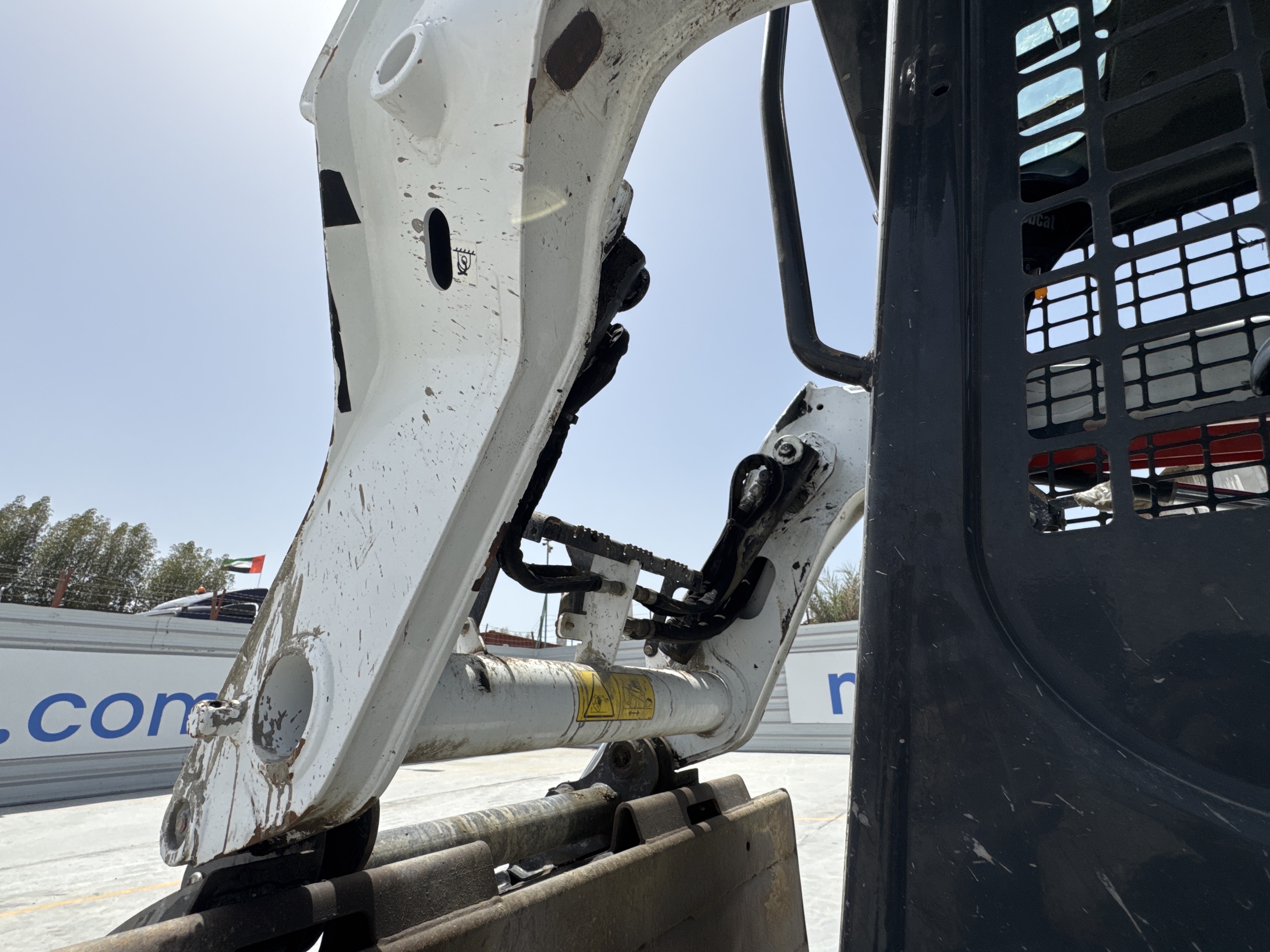 SSL-008-Bobcat-S510-skid-steer-loader-inspection-hydraulics-lift-arm-3