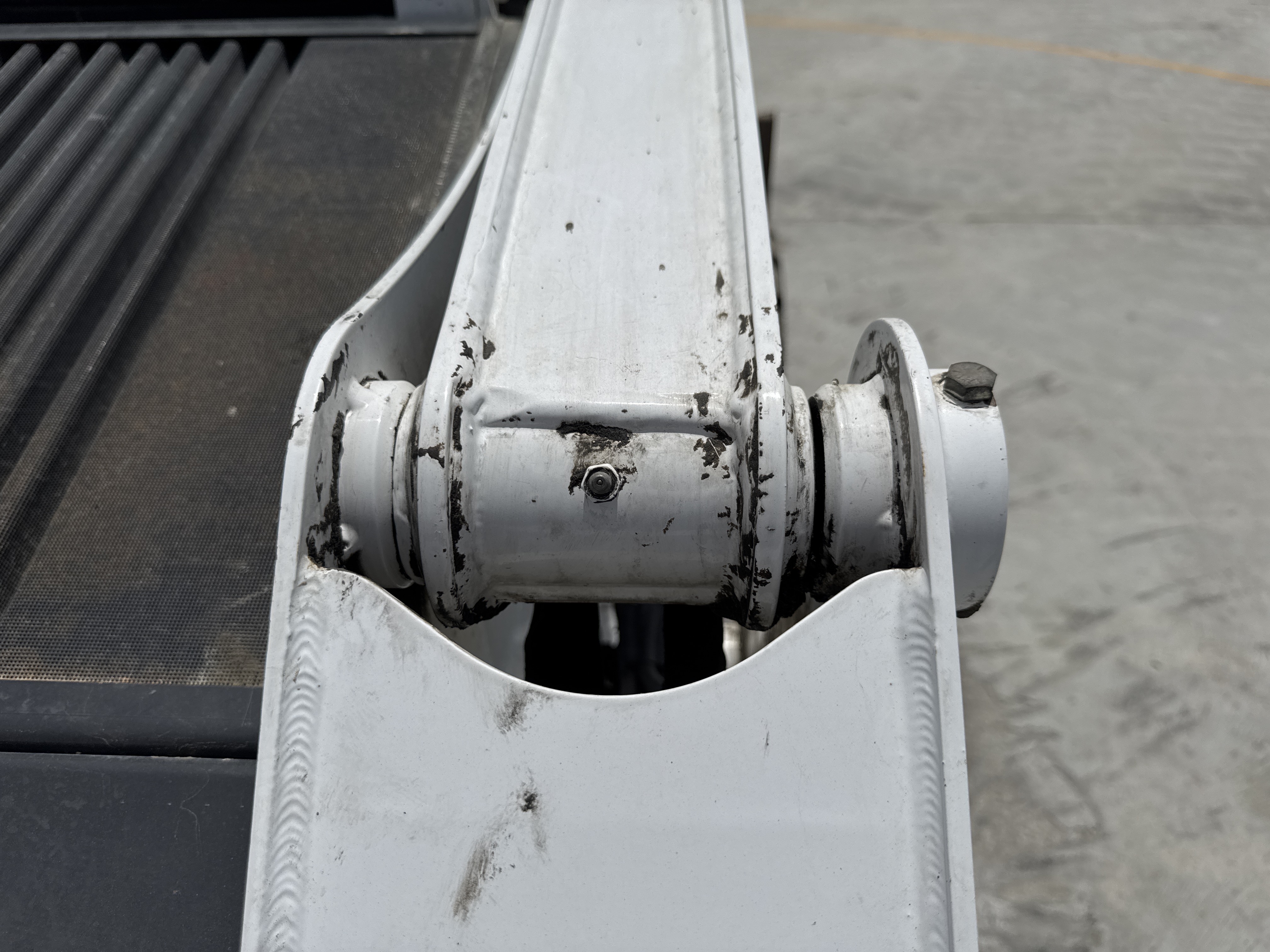 SSL-008-Bobcat-S510-skid-steer-loader-inspection-chassis-lift-arm-base-pin-and-bushings-3