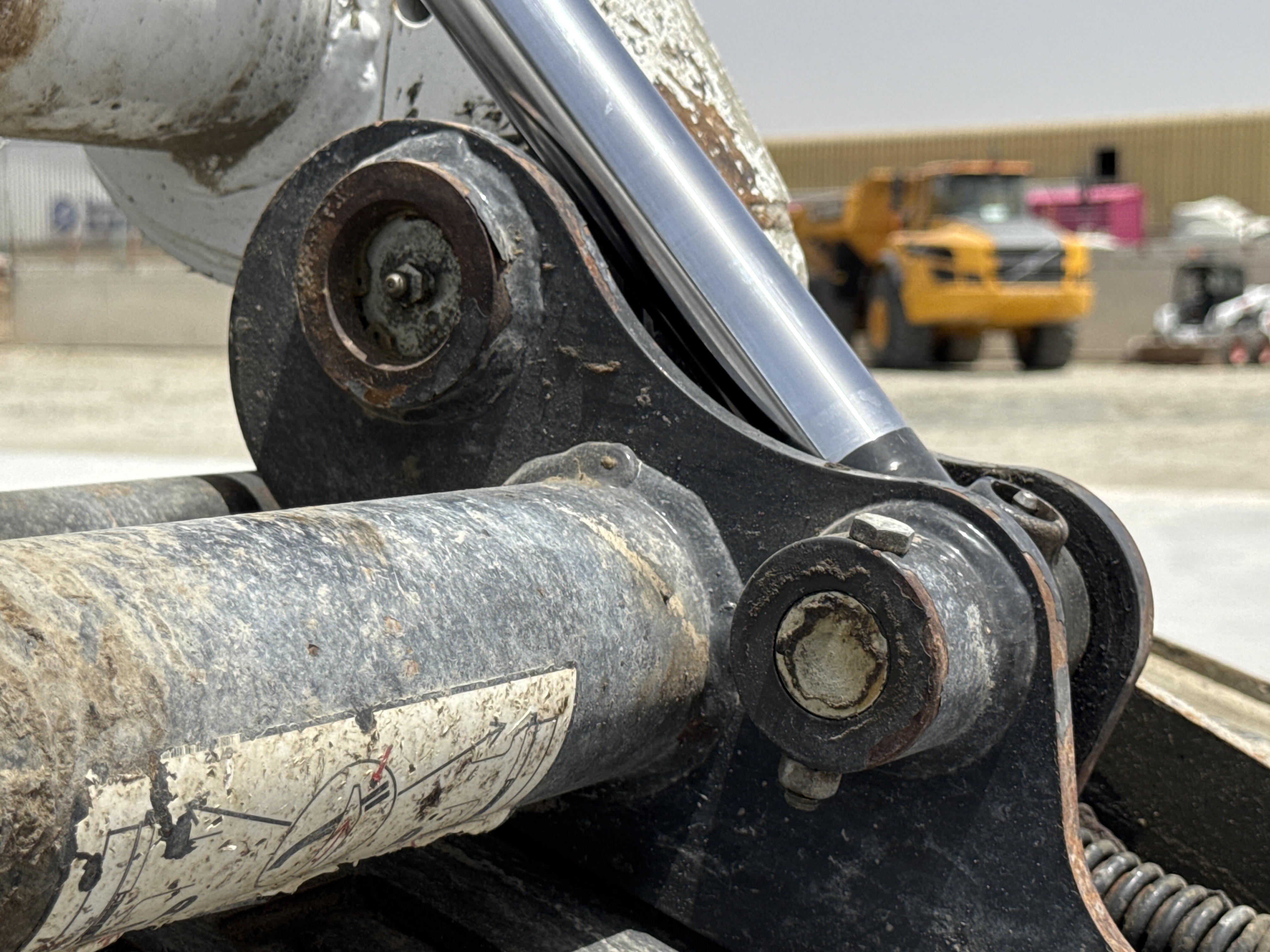 SSL-008-Bobcat-S510-skid-steer-loader-inspection-chassis-pins-and-bushings-lift-arm-to-bucket-2