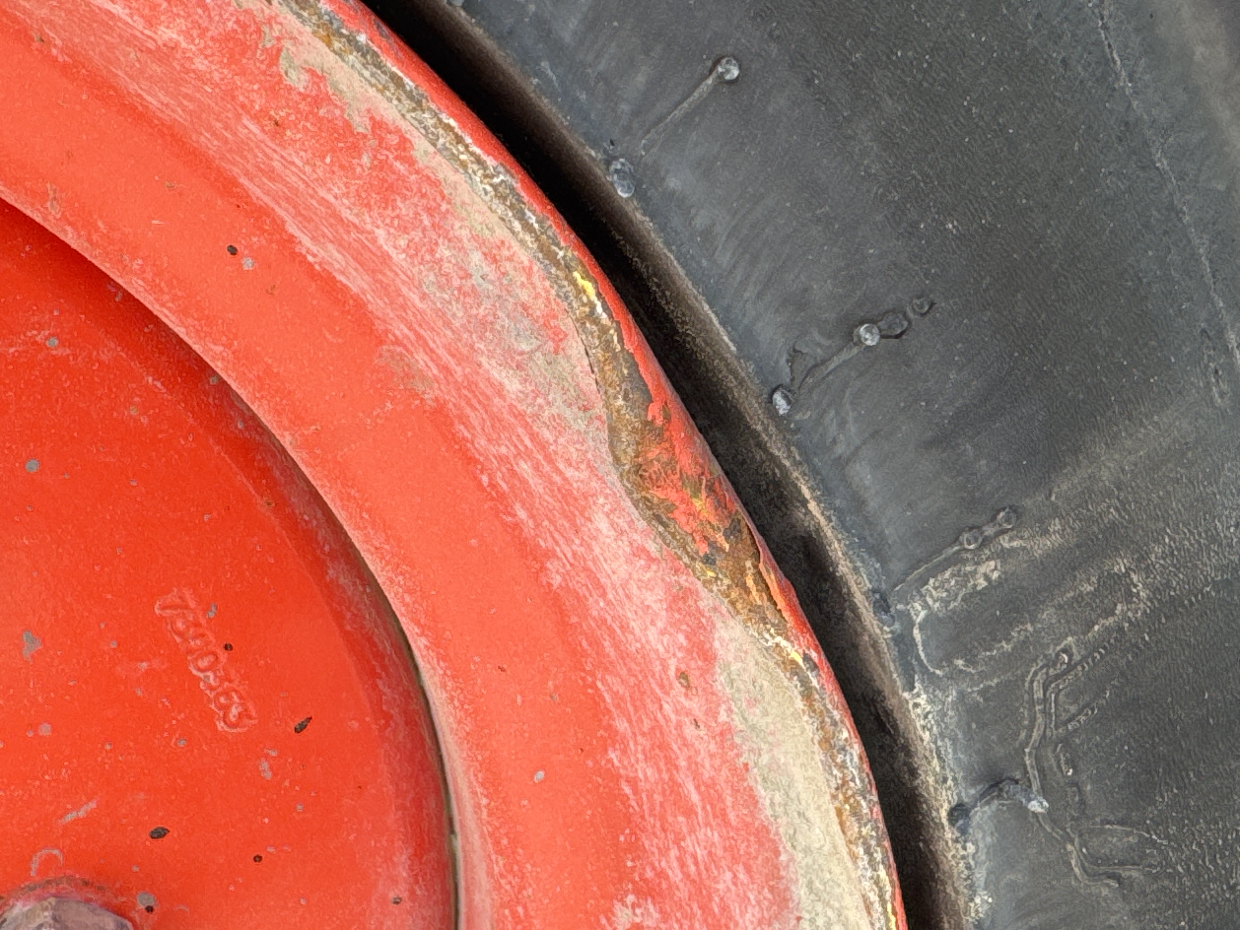 SSL-008-Bobcat-S510-skid-steer-loader-inspection-chassis-left-rear-tire-wheel-hub-condition-2
