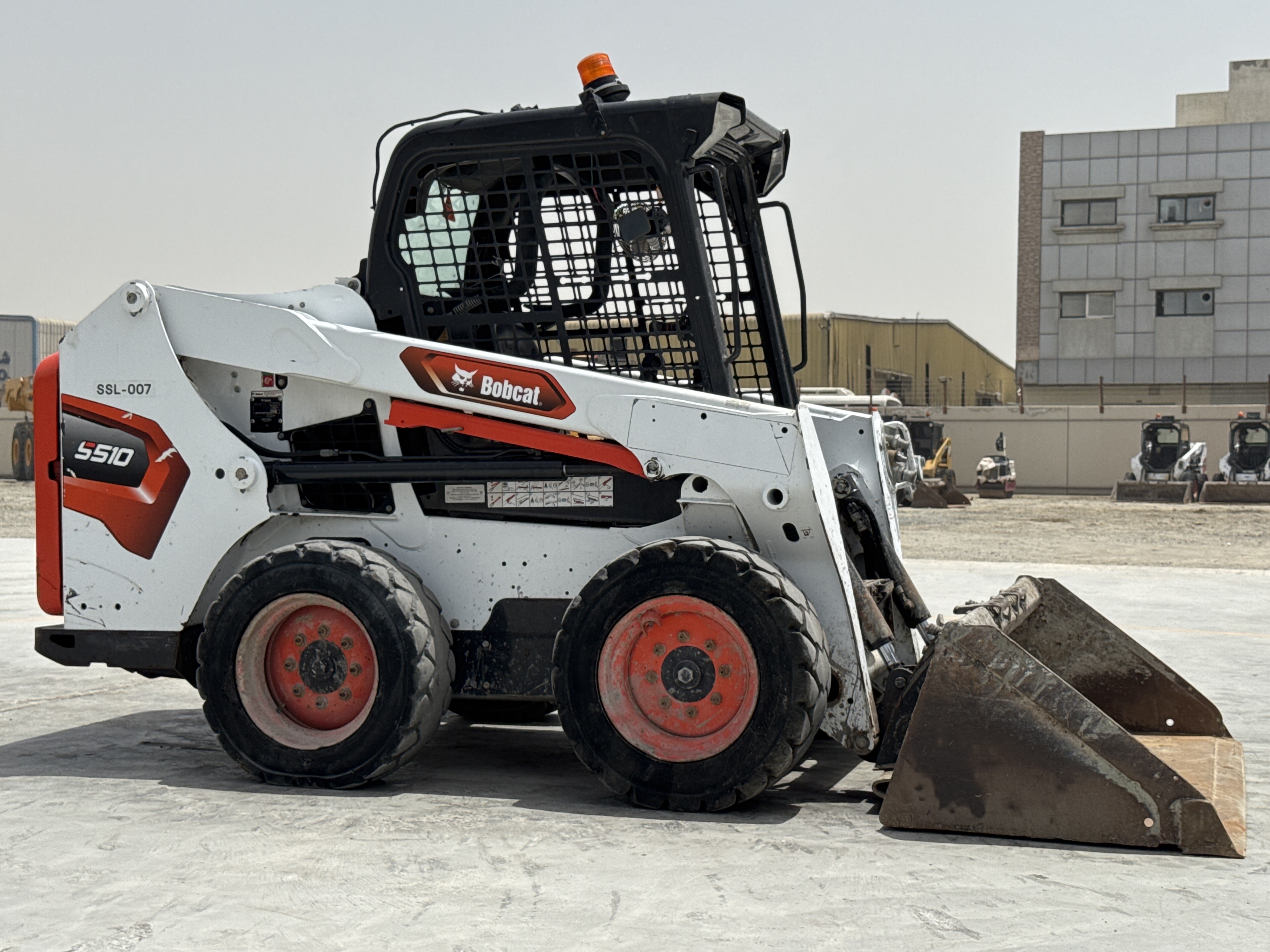 SSL-007-Bobcat-S510-skid-steer-loader-inspection-structure-paint-1