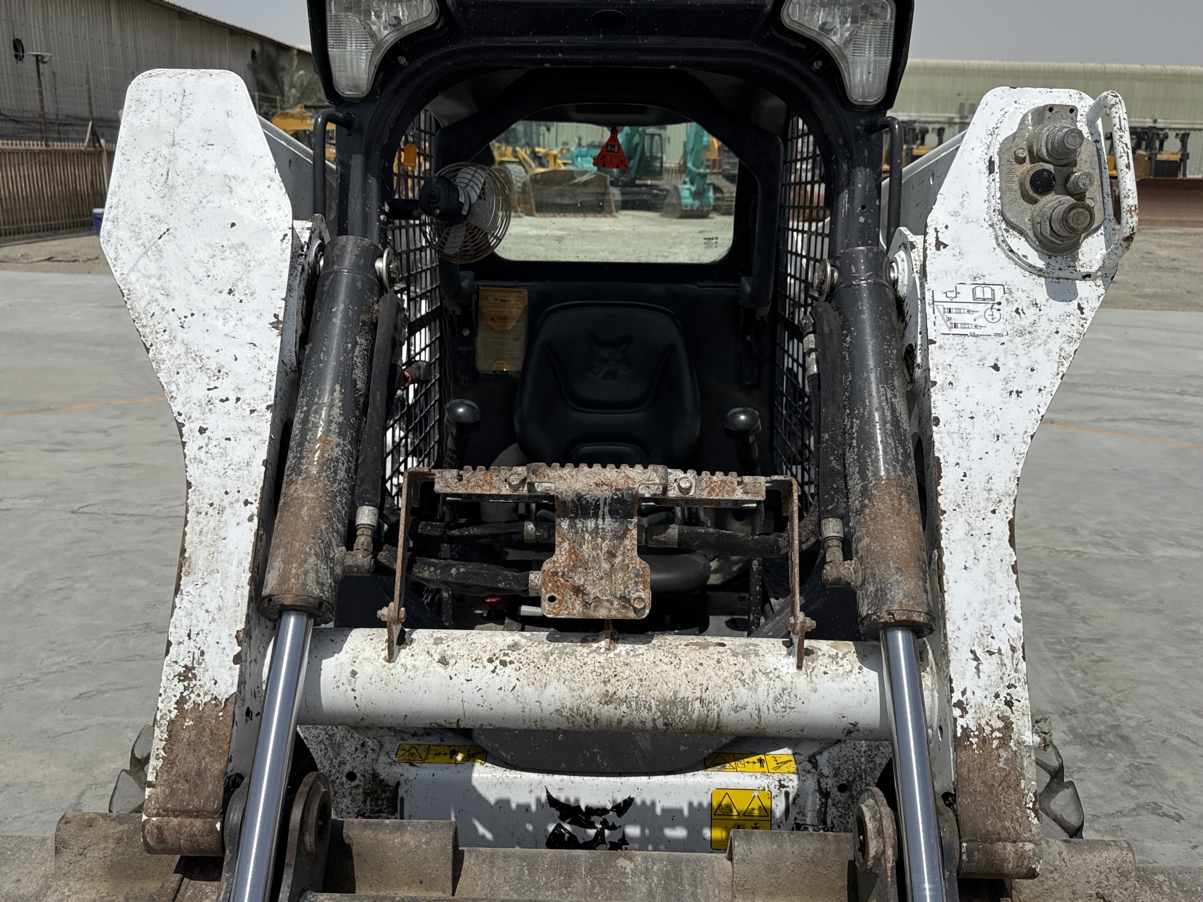 SSL-007-Bobcat-S510-skid-steer-loader-inspection-hydraulics-lift-arm-1