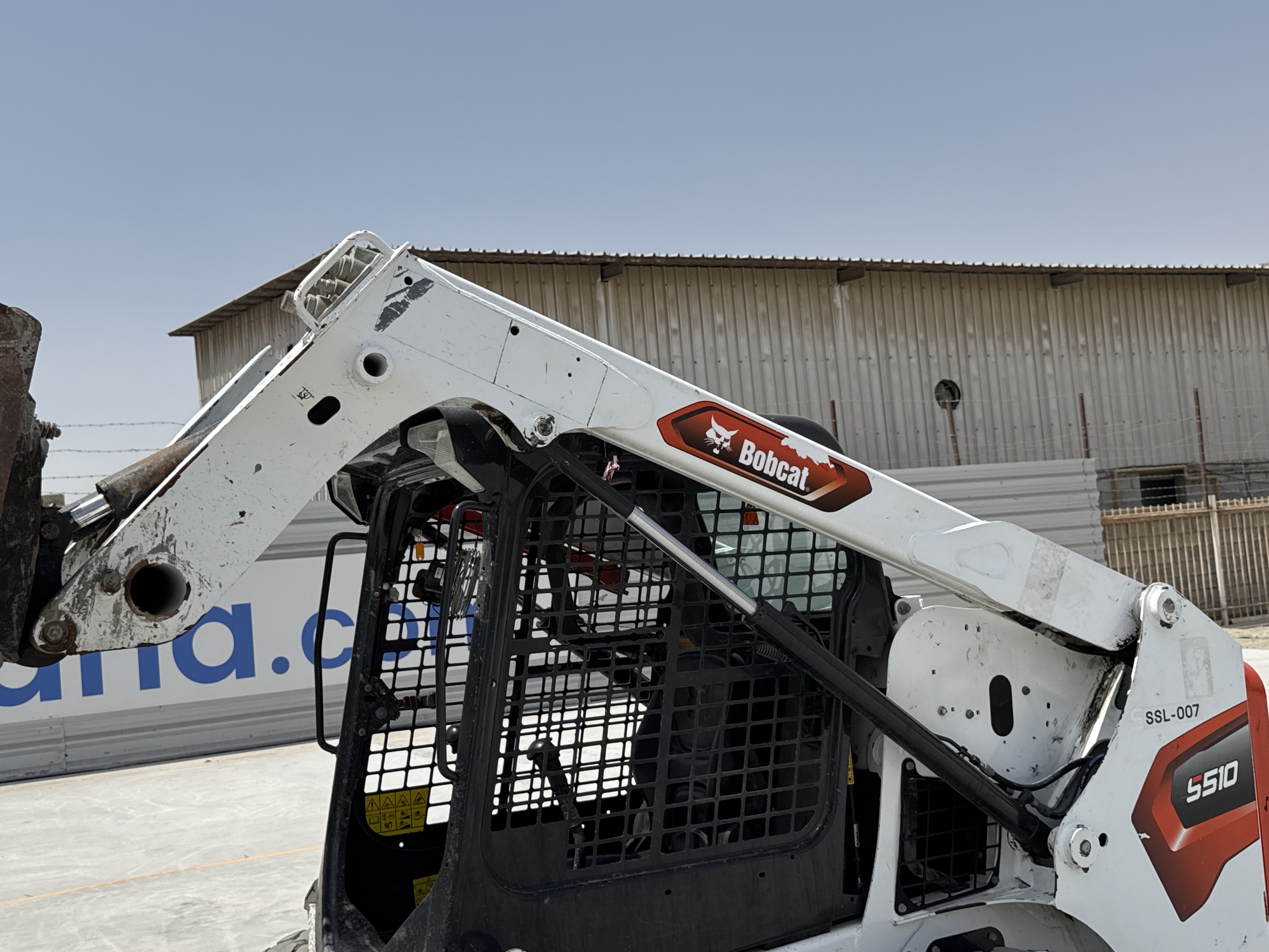 SSL-007-Bobcat-S510-skid-steer-loader-inspection-hydraulics-lift-arm-3