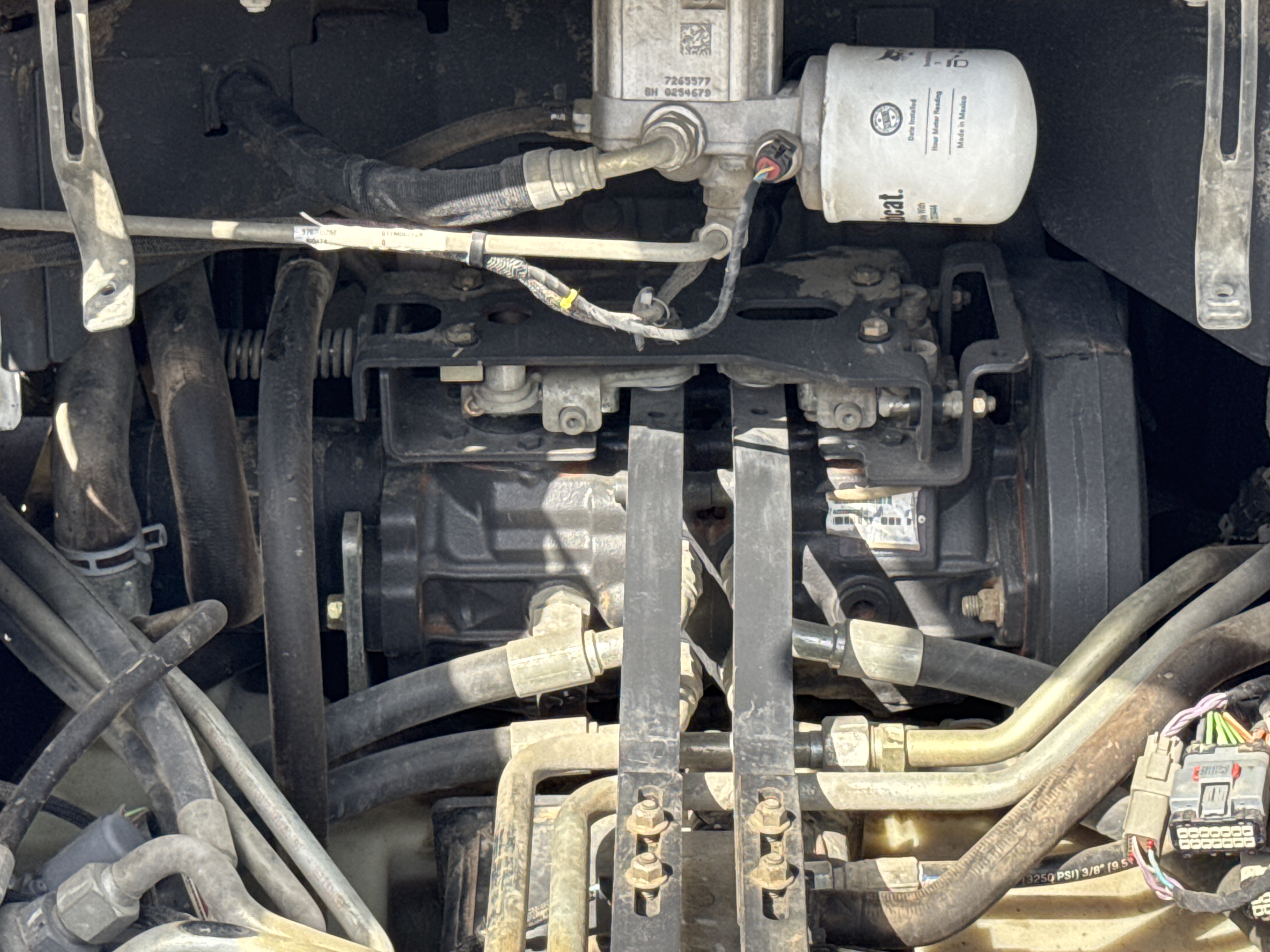 SSL-007-Bobcat-S510-skid-steer-loader-inspection-hydraulics-hydraulic-pump-2