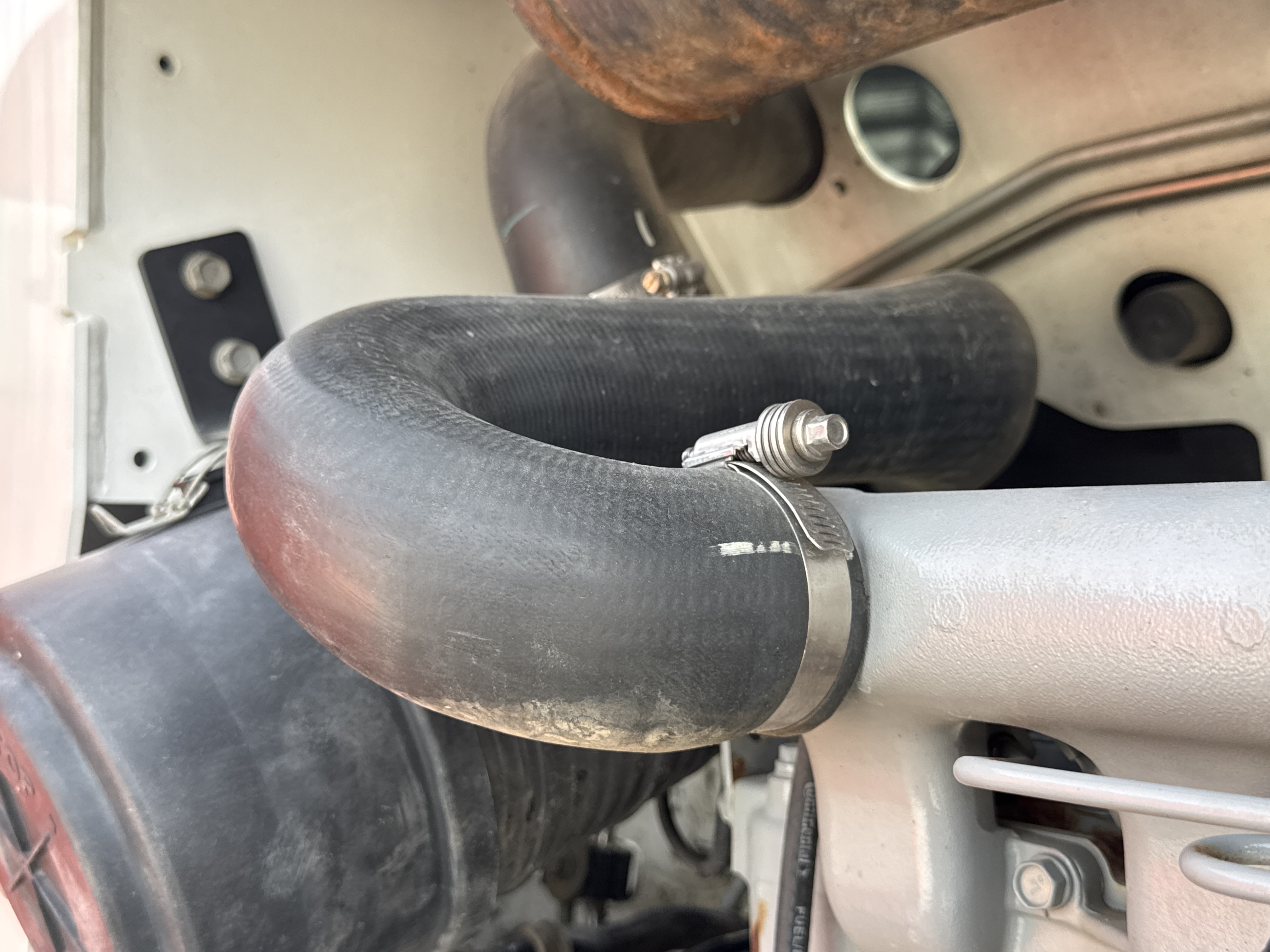 SSL-008-Bobcat-S510-skid-steer-loader-inspection-engine-hoses-1
