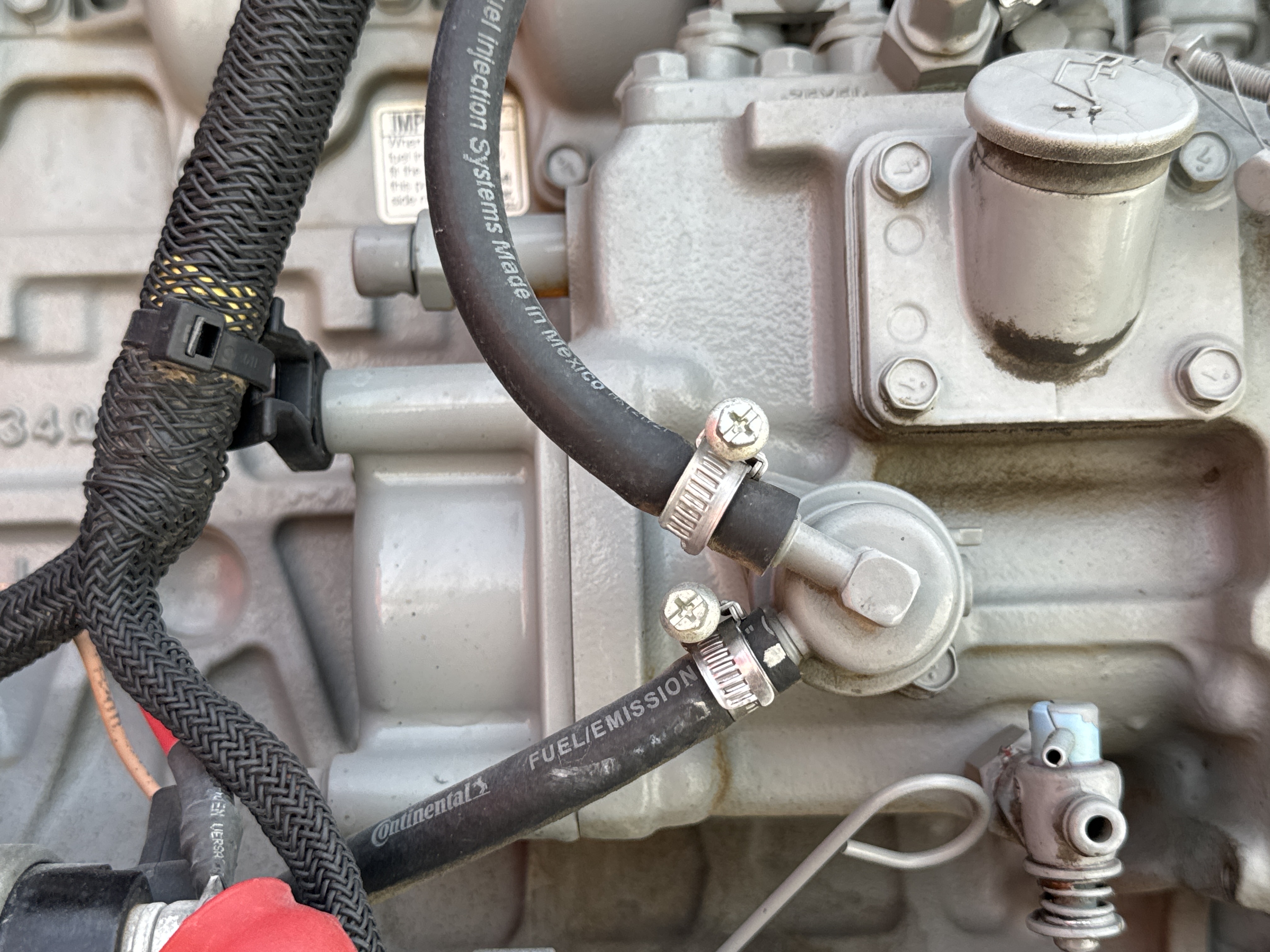 SSL-008-Bobcat-S510-skid-steer-loader-inspection-engine-hoses-2