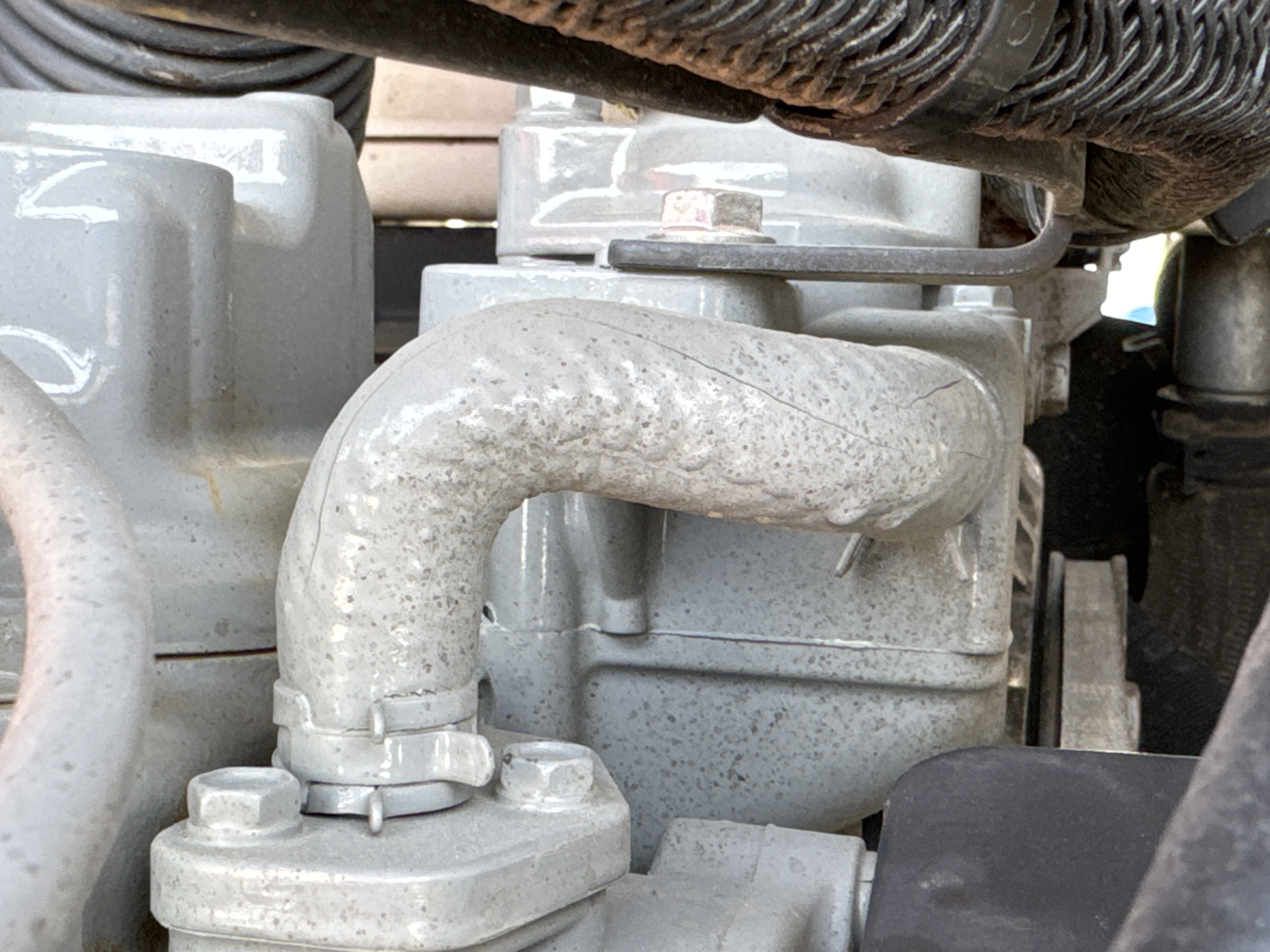 SSL-008-Bobcat-S510-skid-steer-loader-inspection-engine-hoses-4