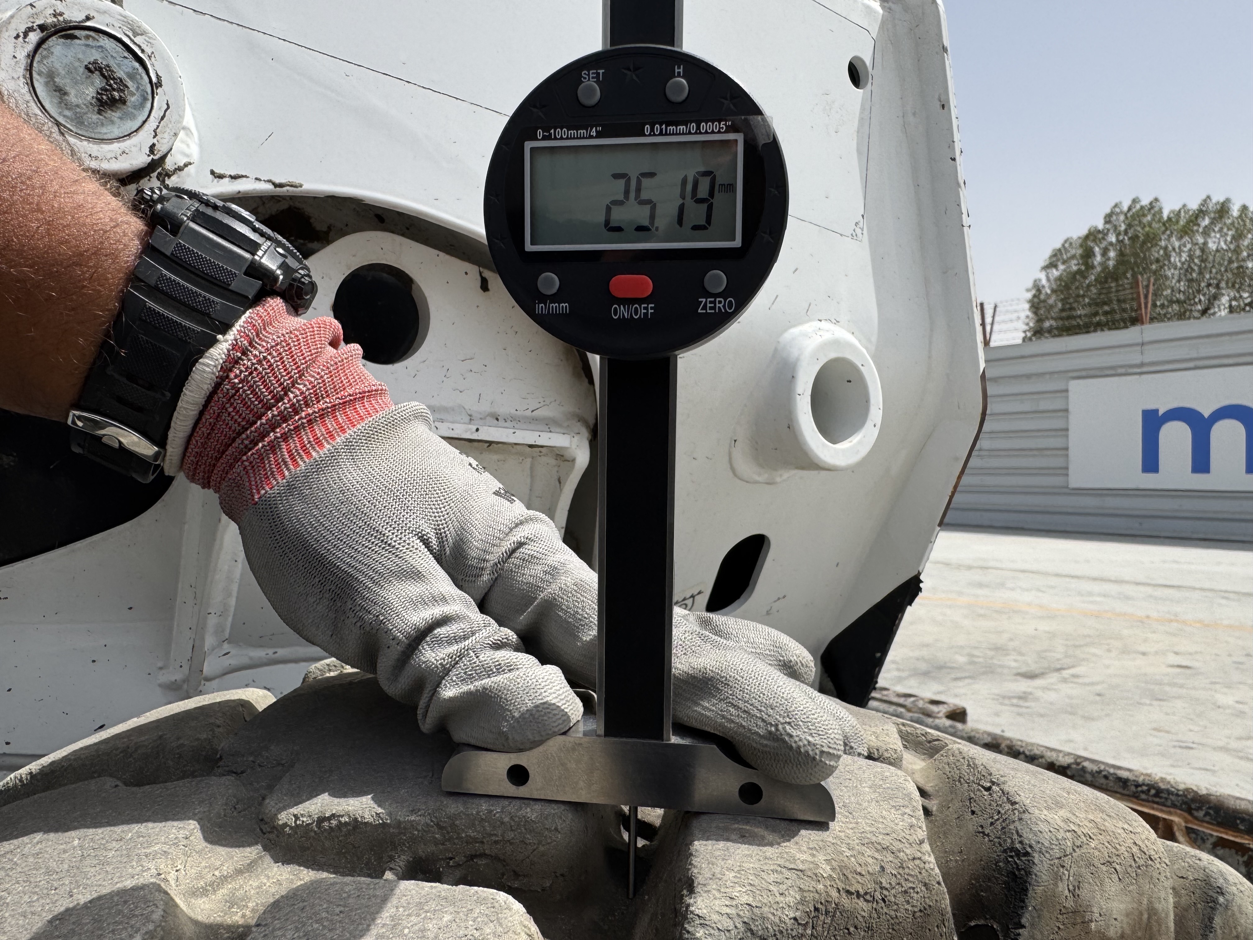 SSL-008-Bobcat-S510-skid-steer-loader-inspection-chassis-right-front-tire-tread-depth