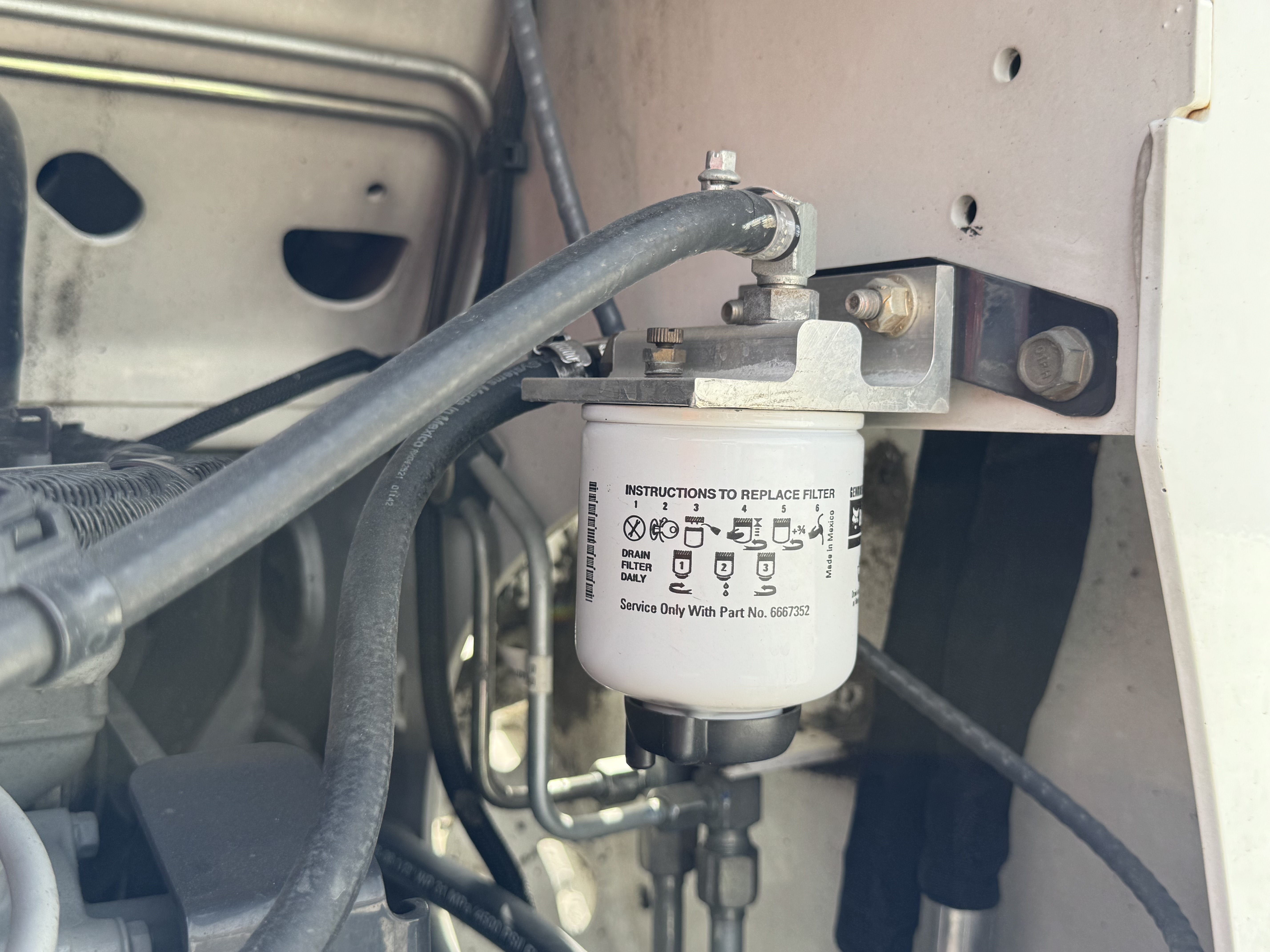 SSL-008-Bobcat-S510-skid-steer-loader-inspection-engine-fuel-leaks-2