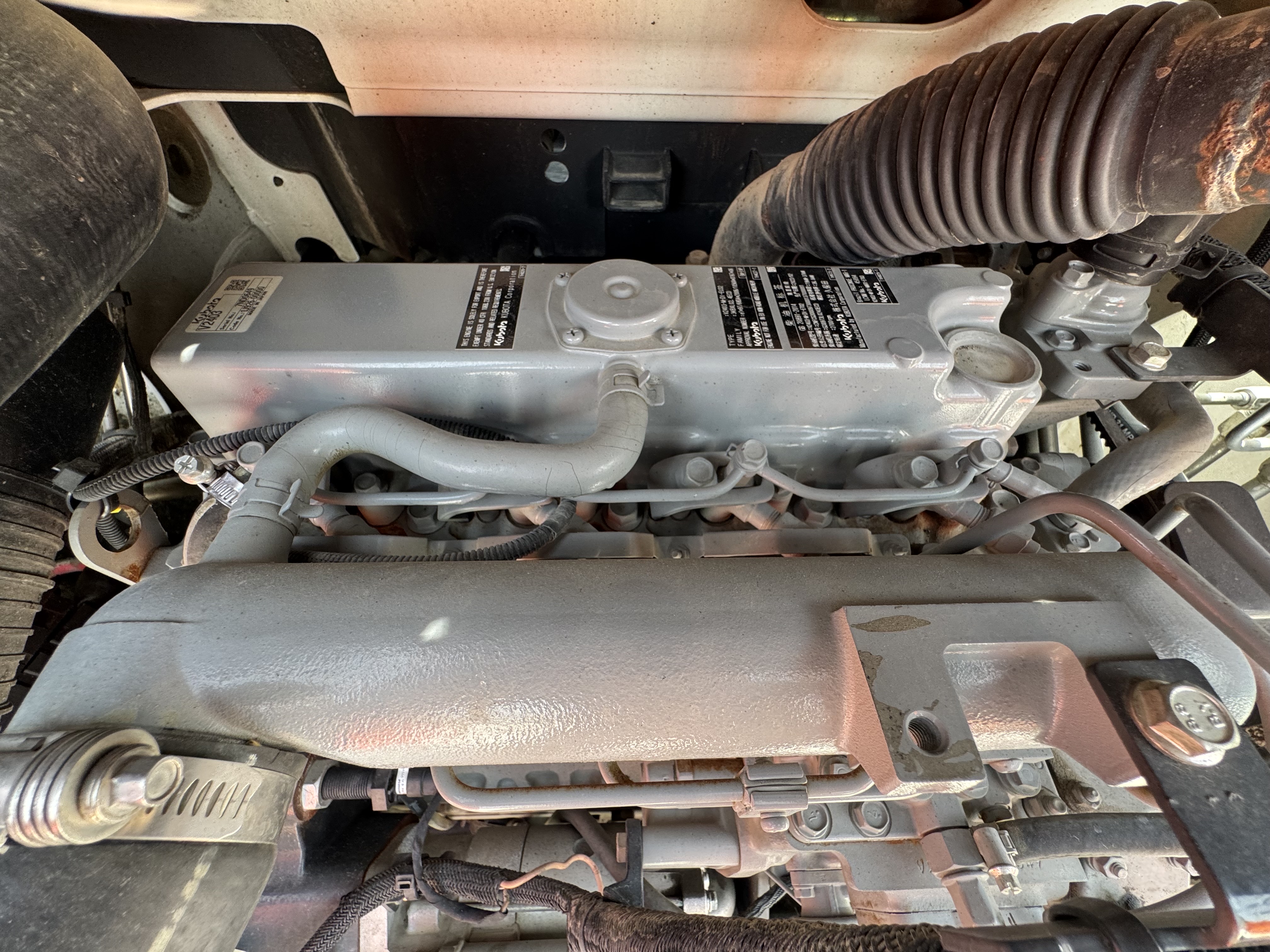 SSL-008-Bobcat-S510-skid-steer-loader-inspection-engine-engine-oil-leaks-2