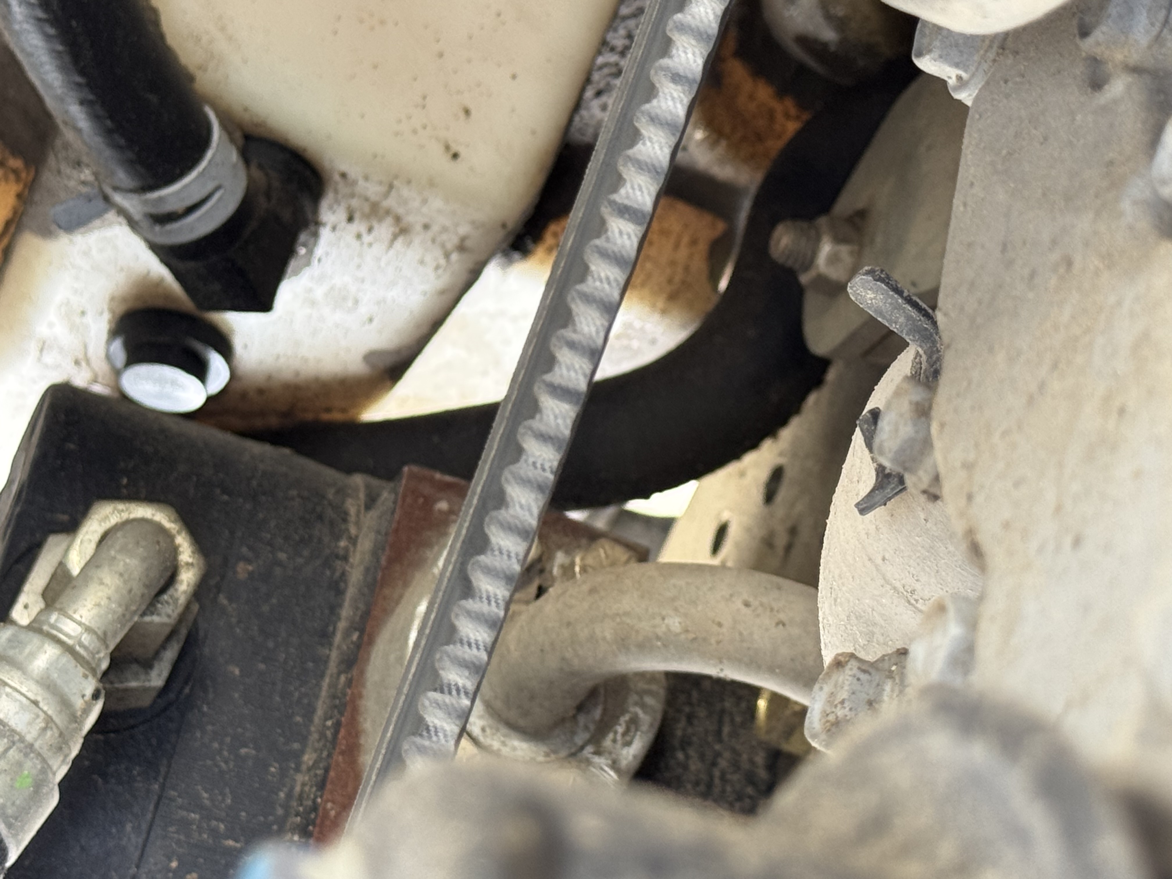SSL-008-Bobcat-S510-skid-steer-loader-inspection-engine-belts-1