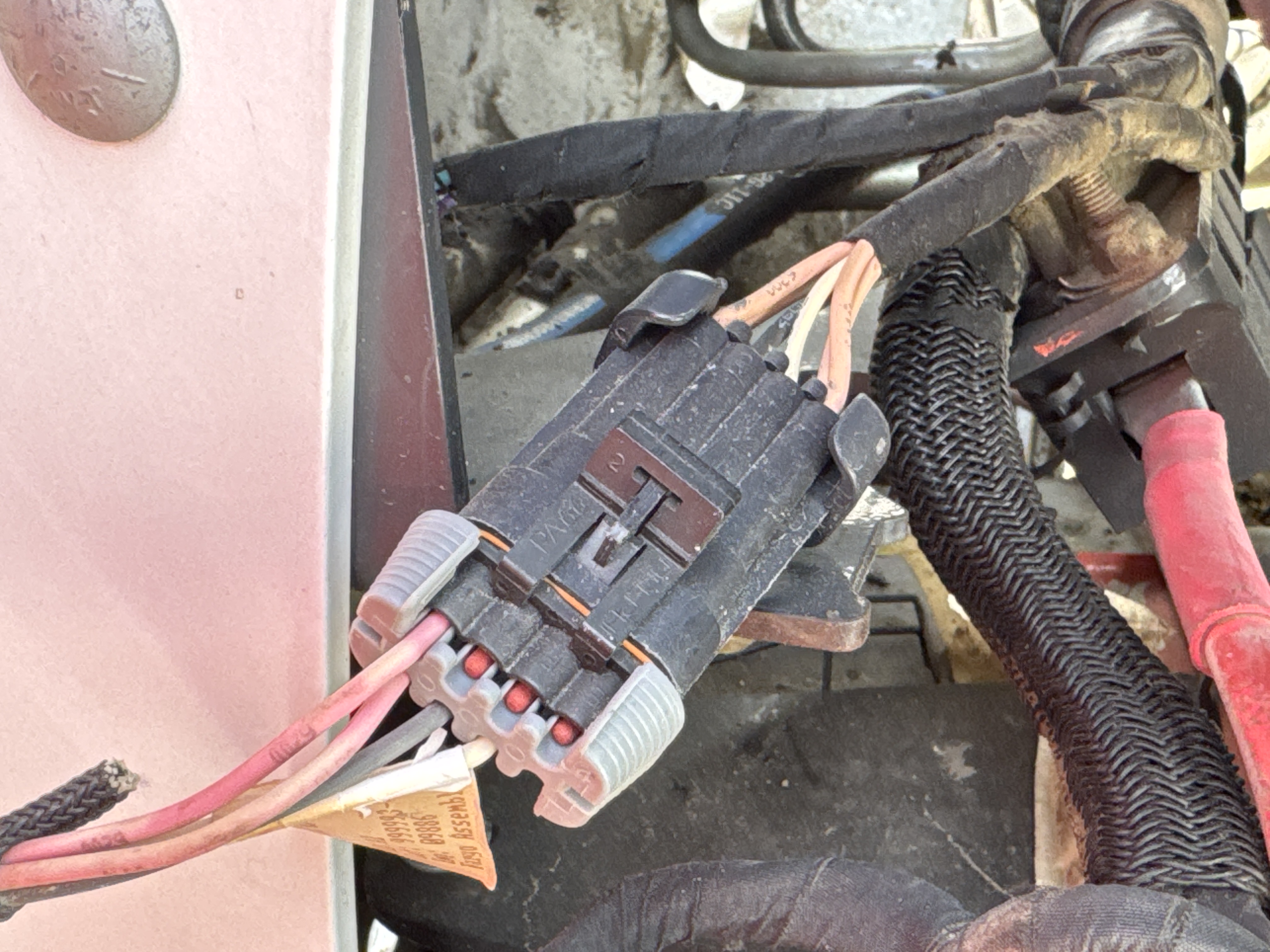 SSL-008-Bobcat-S510-skid-steer-loader-inspection-electronics-main-harness-4